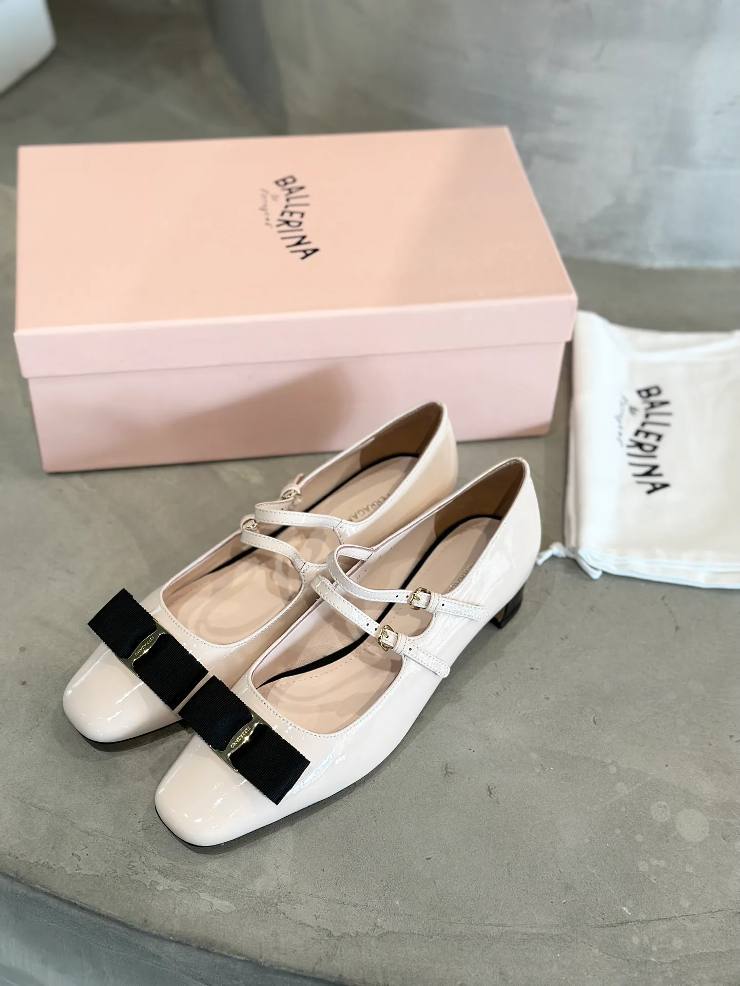 Туфли Женские Salvatore Ferragamo 13368387