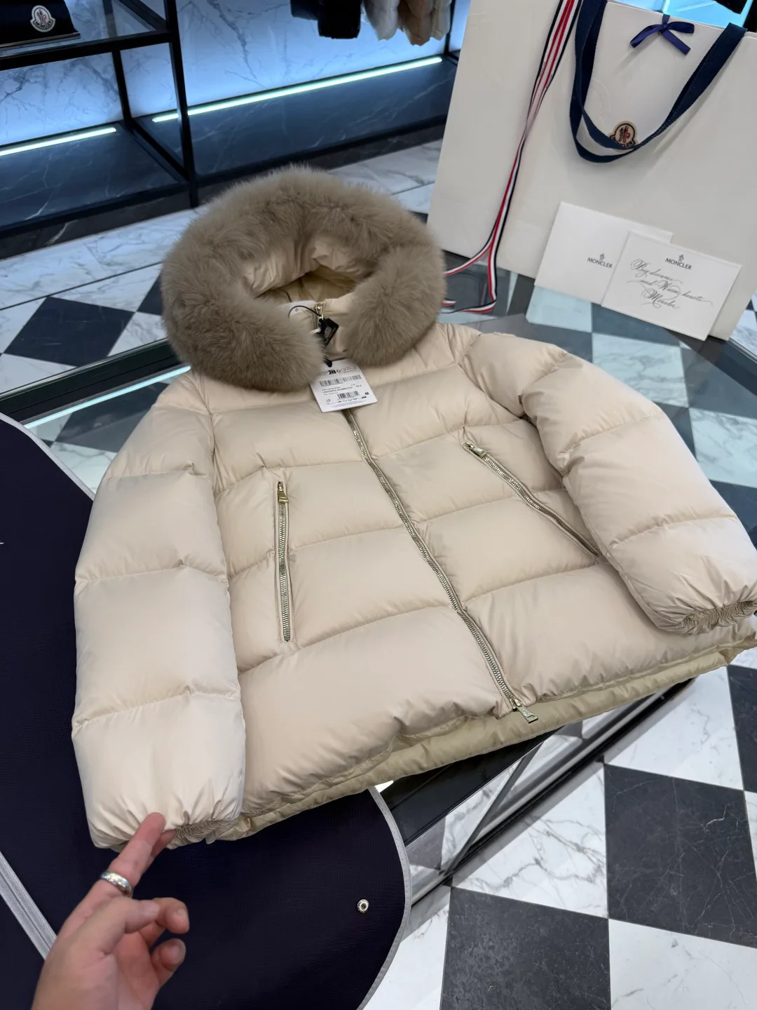 Куртки И Пуховики Женские Moncler 18741834