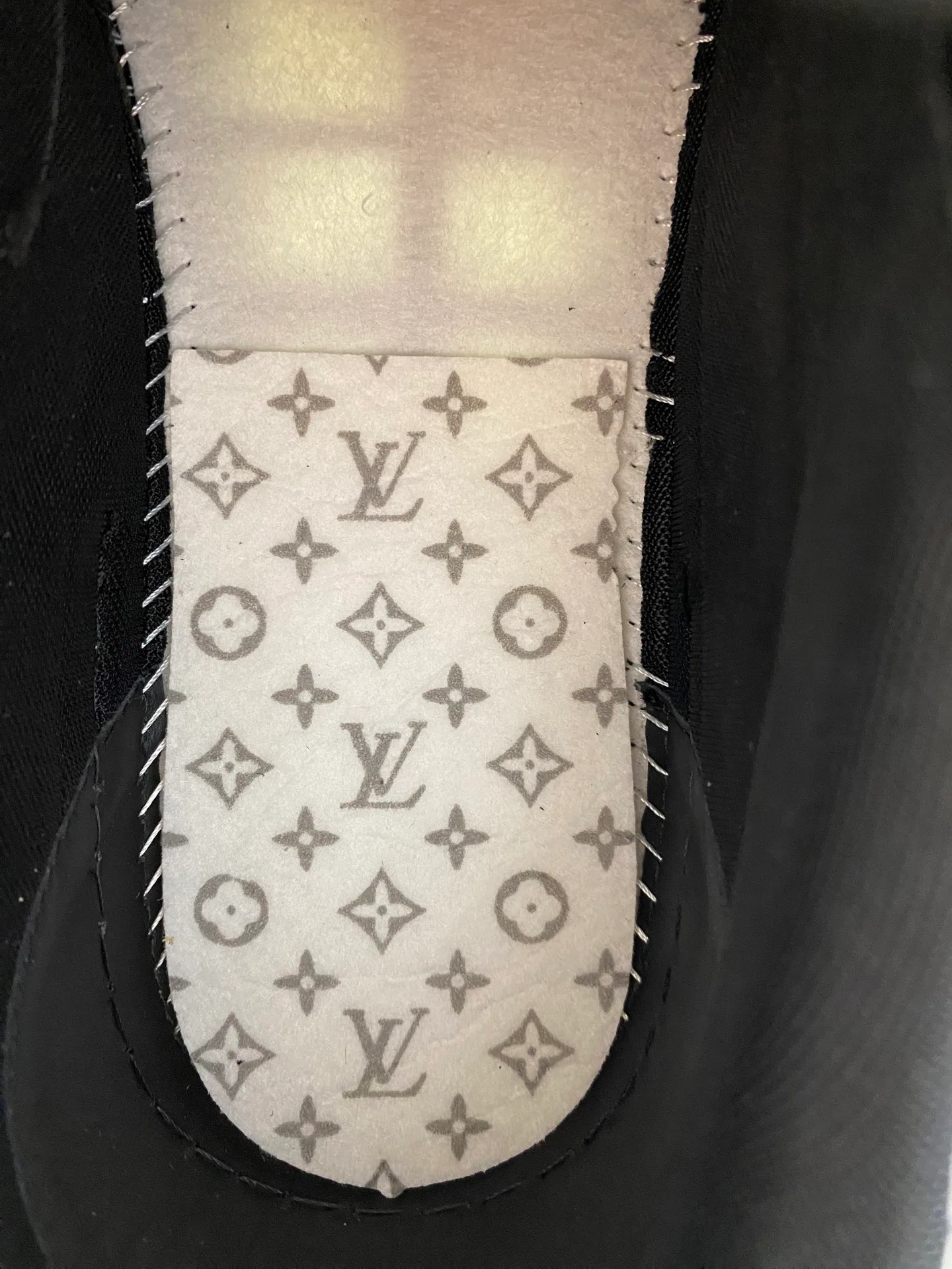 Кроссовки Женские Louis Vuitton 17969035