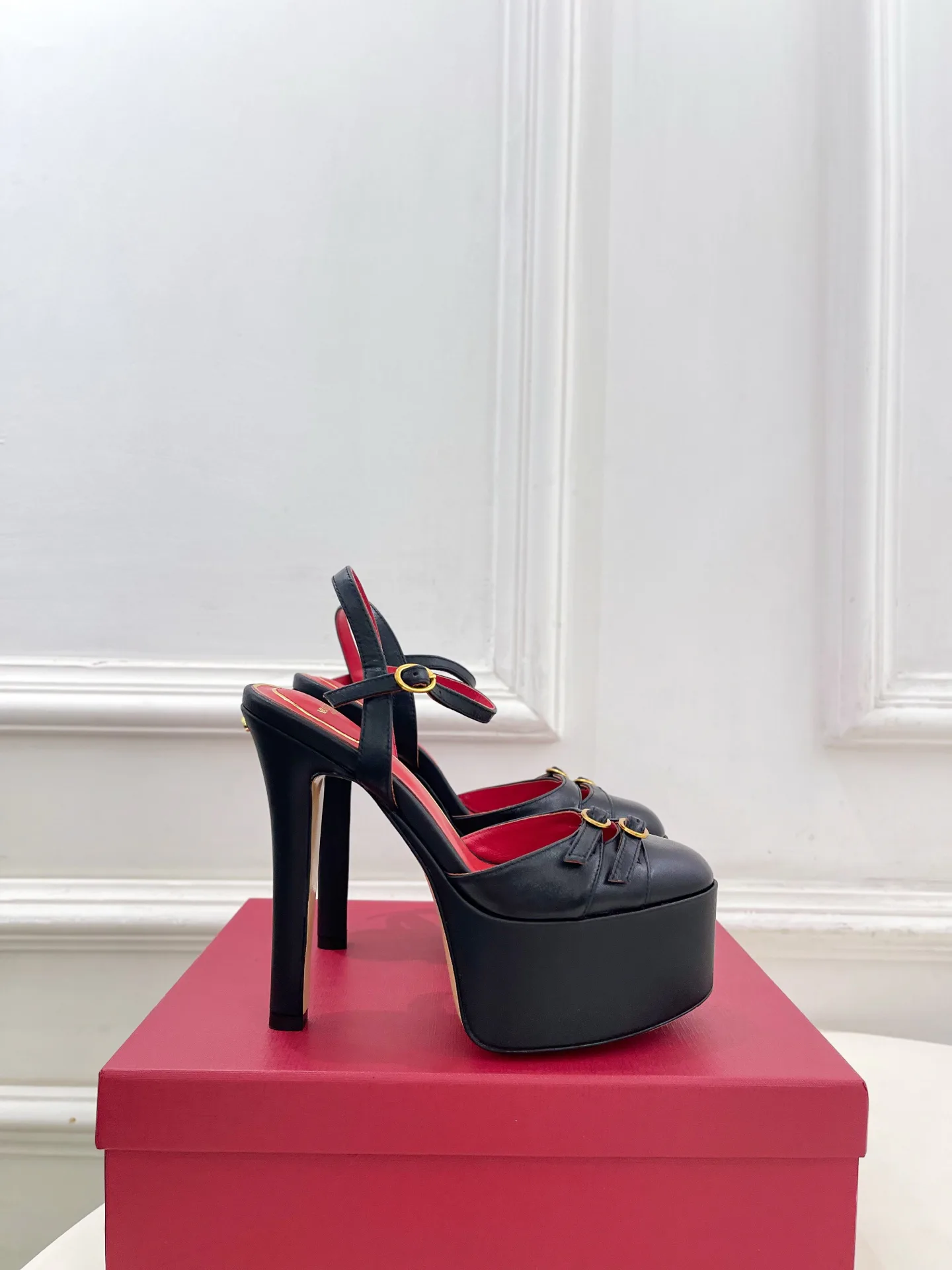 Босоножки Женские Valentino 13218176
