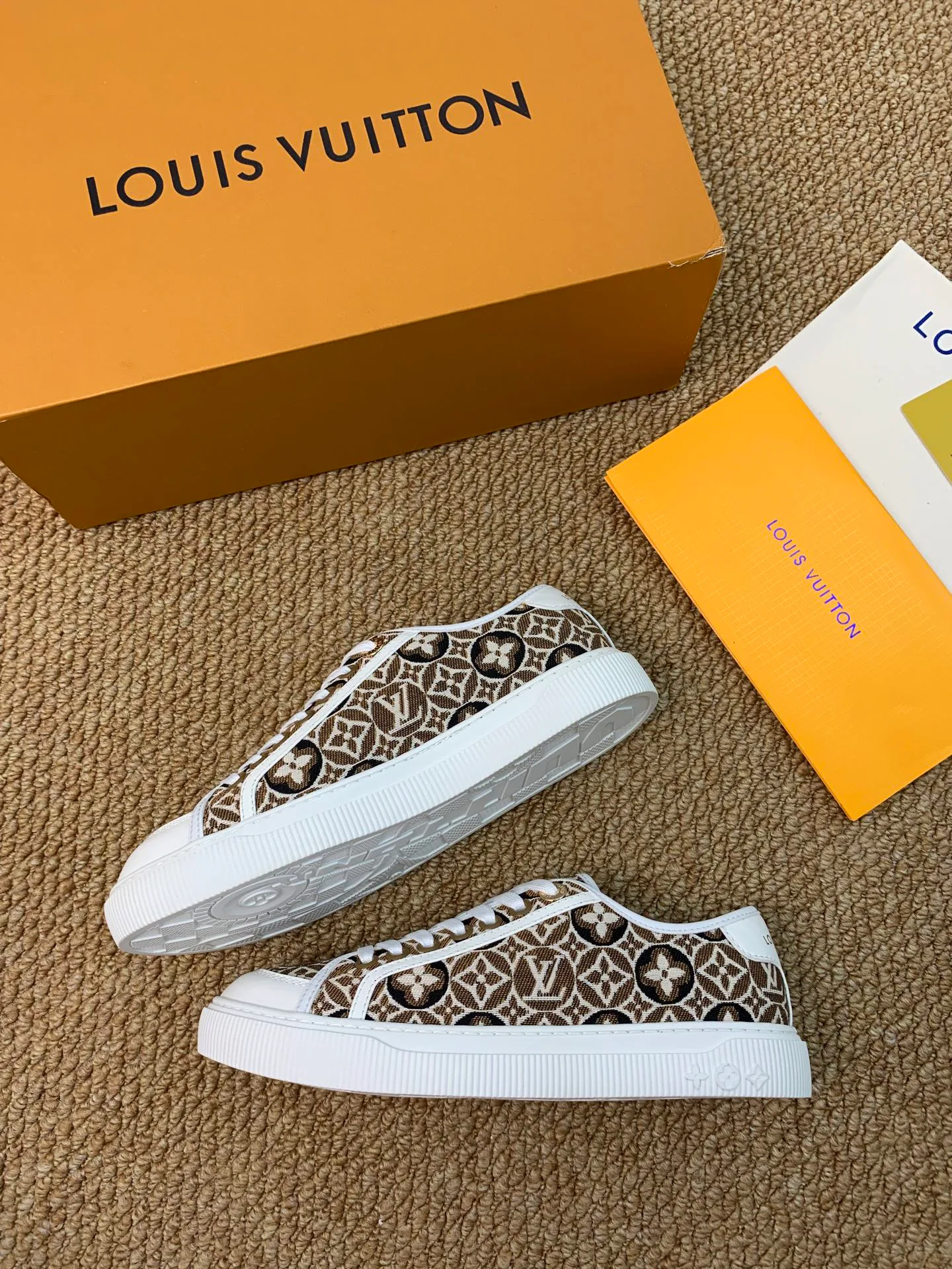 Кроссовки Женские Louis Vuitton 17545200