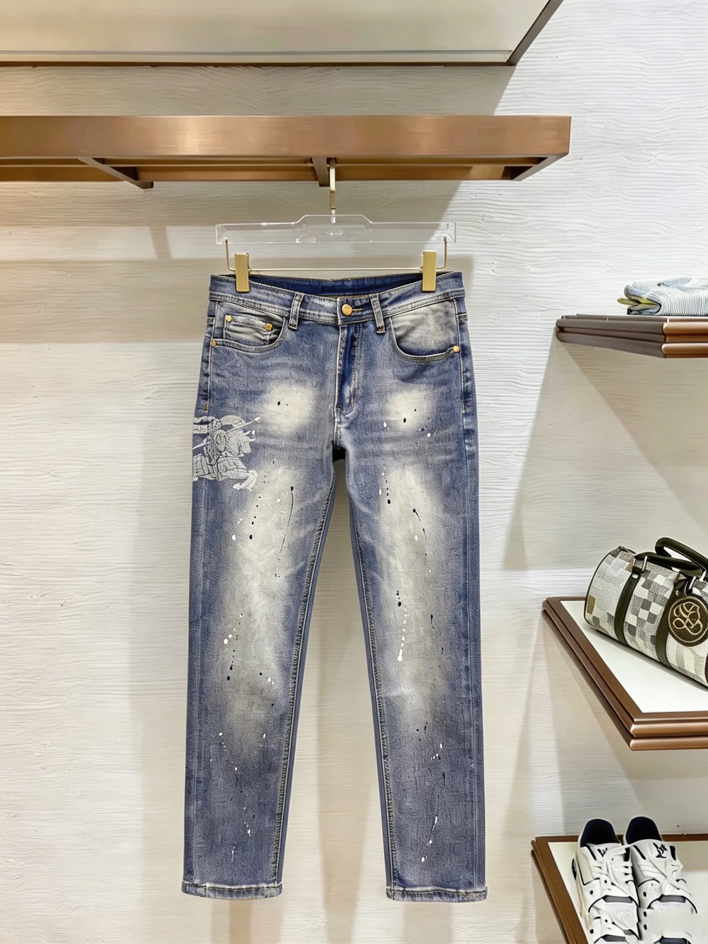 Джинсы Мужские Burberry 18098417