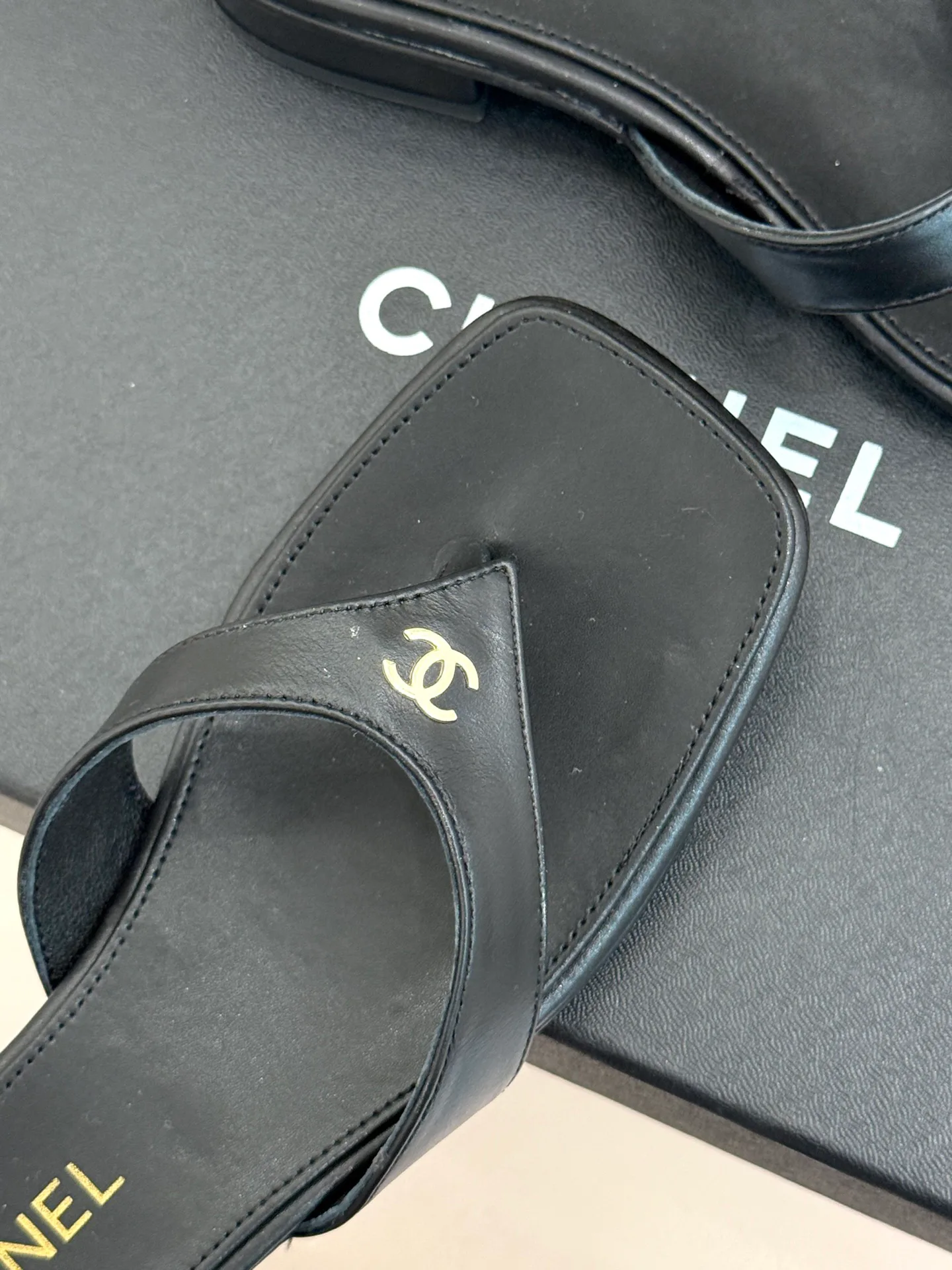 Шлепанцы Женские Chanel 17724126