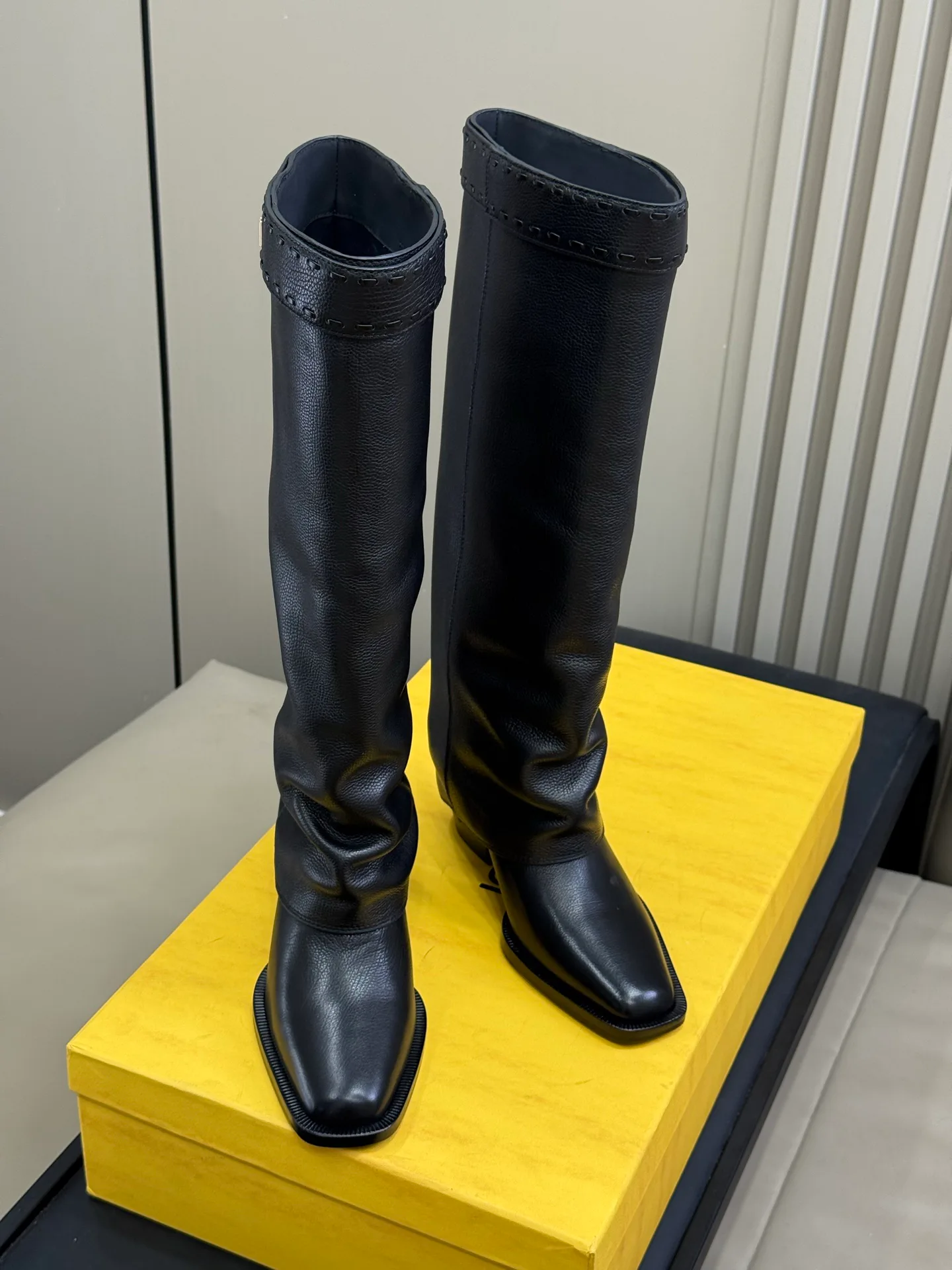 Сапоги Женские Fendi 18370132