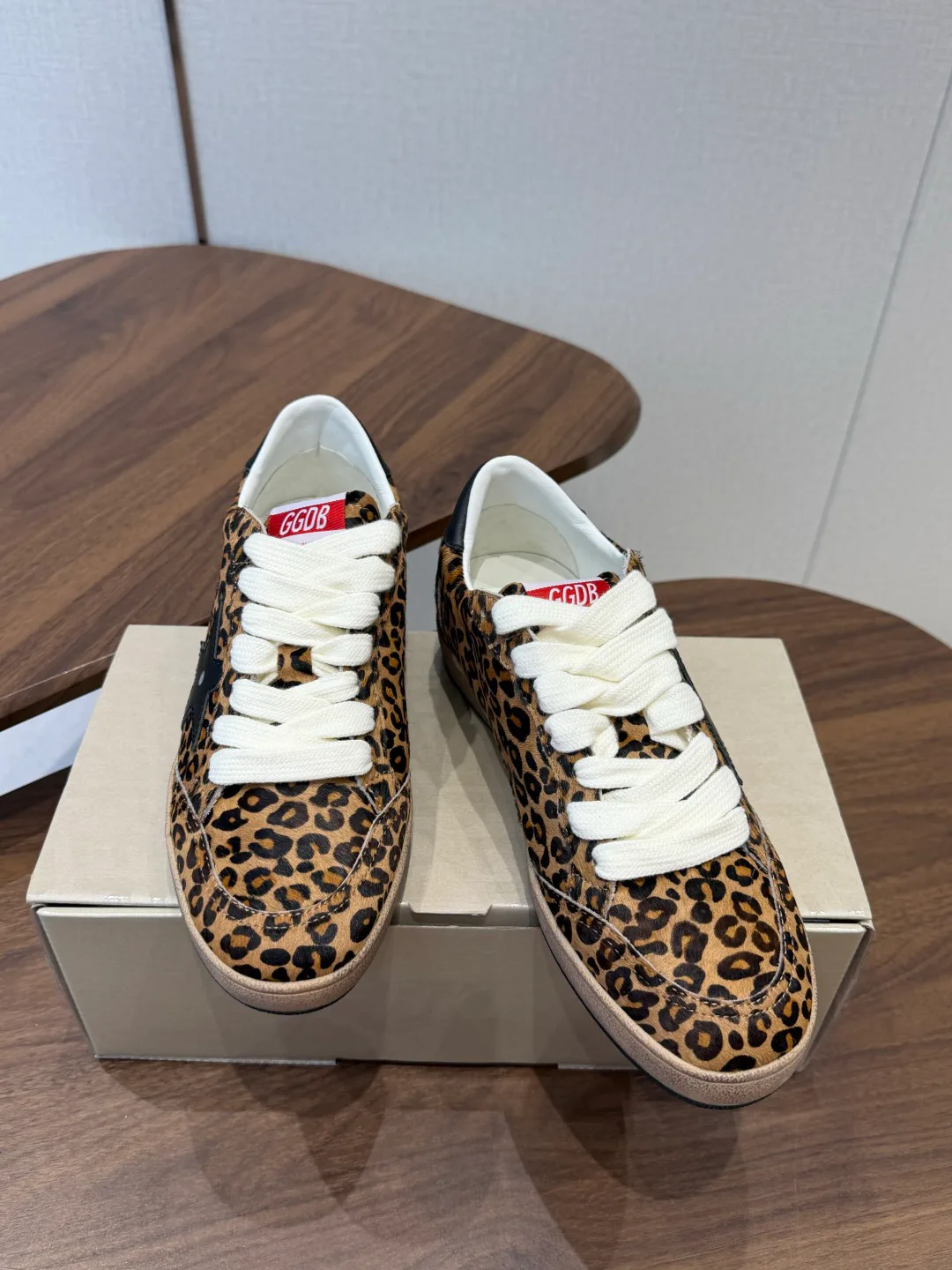 Кроссовки Женские Golden Goose 18357254