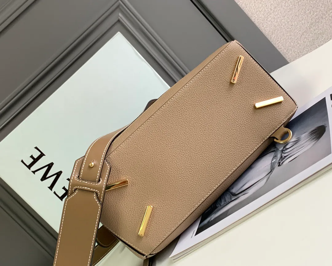 Классические Сумки Женские Loewe 11674574