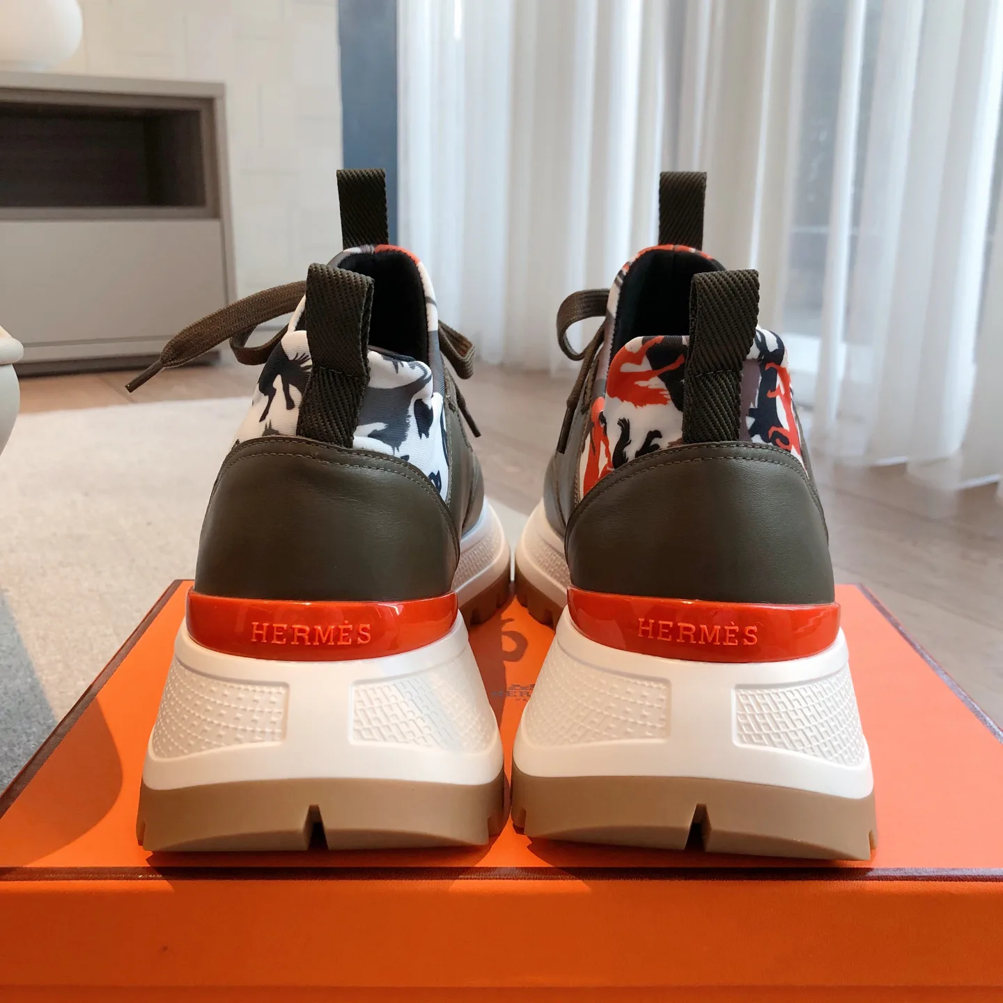 Кроссовки Женские Hermes 1237224