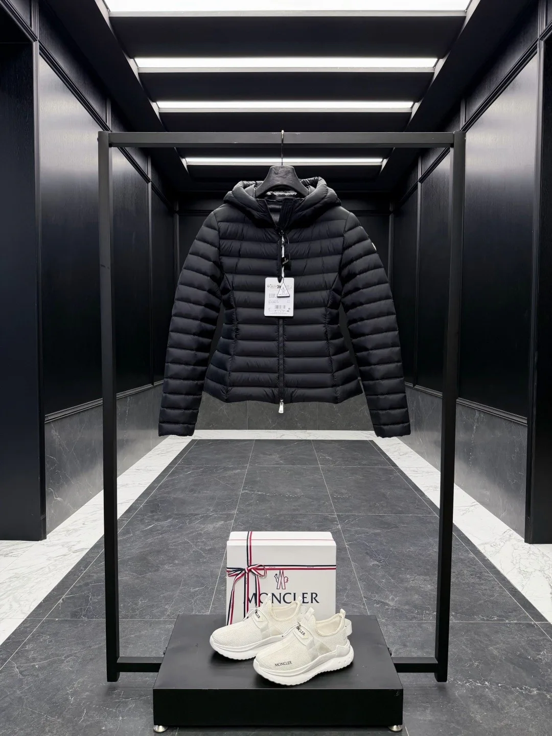 Куртки И Пуховики Женские Moncler 18129792