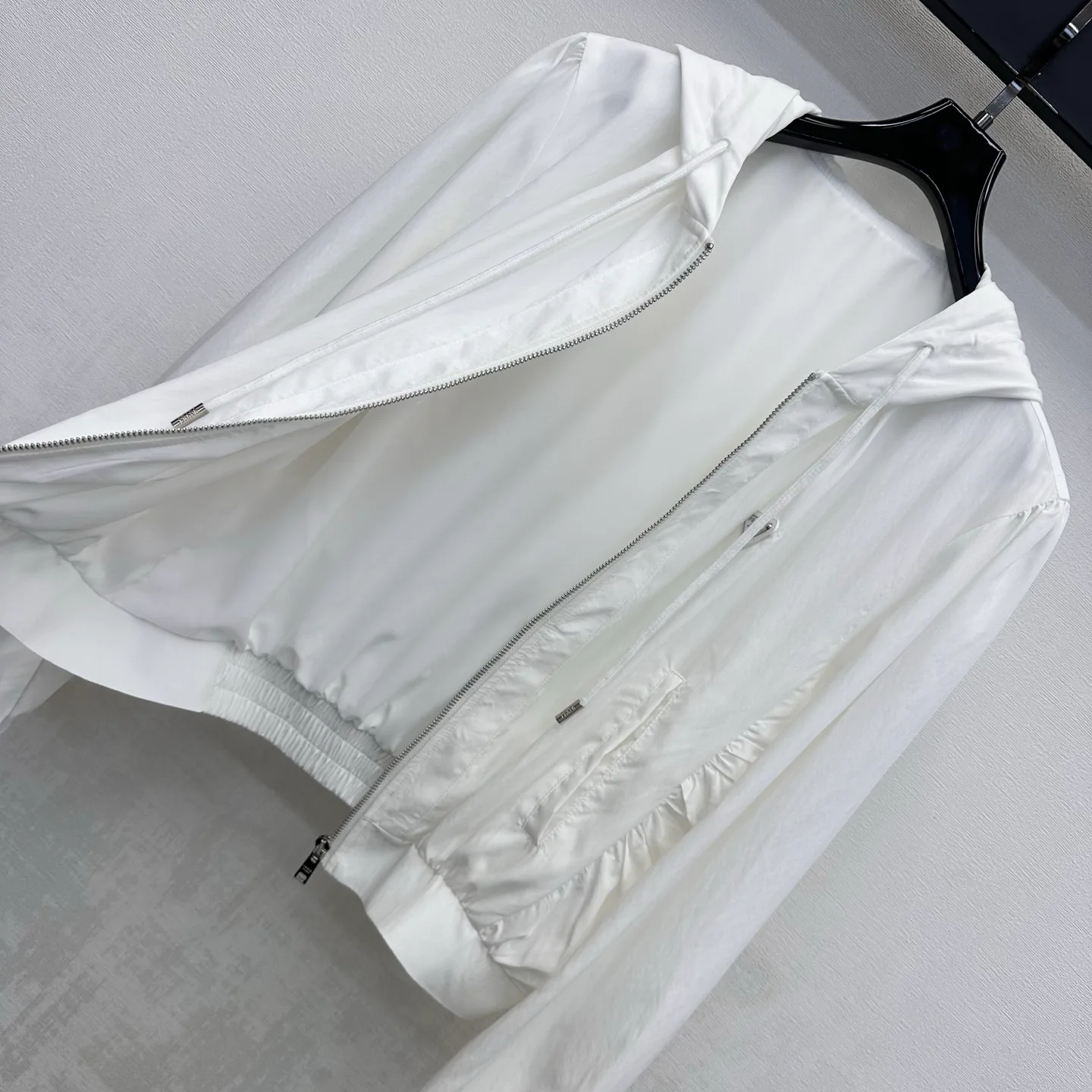 Куртки И Пуховики Женские Prada 17922625
