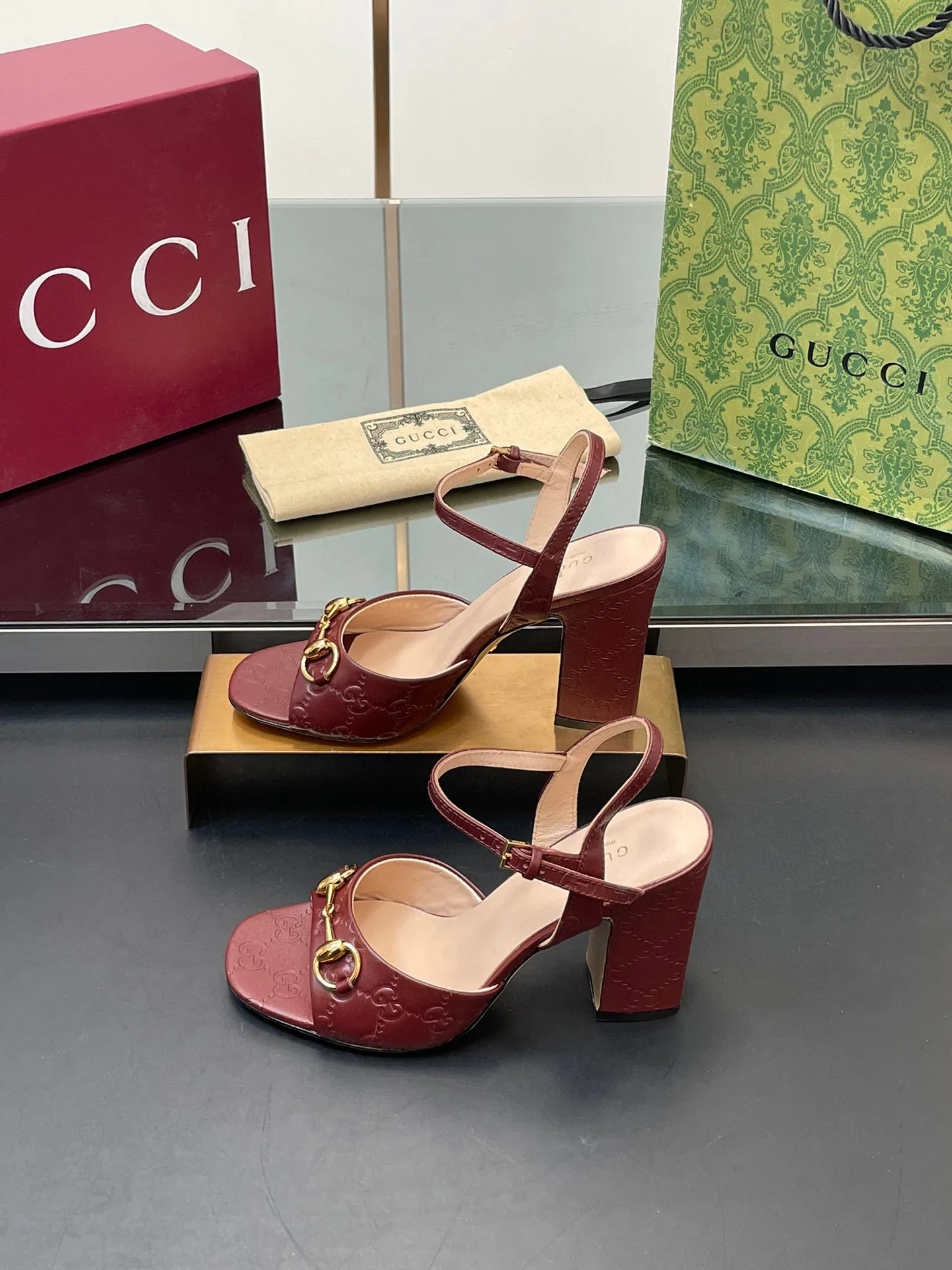 Босоножки Женские Gucci 17614707