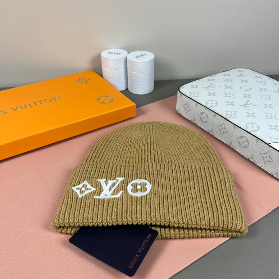 Головные Уборы Louis Vuitton 17879713