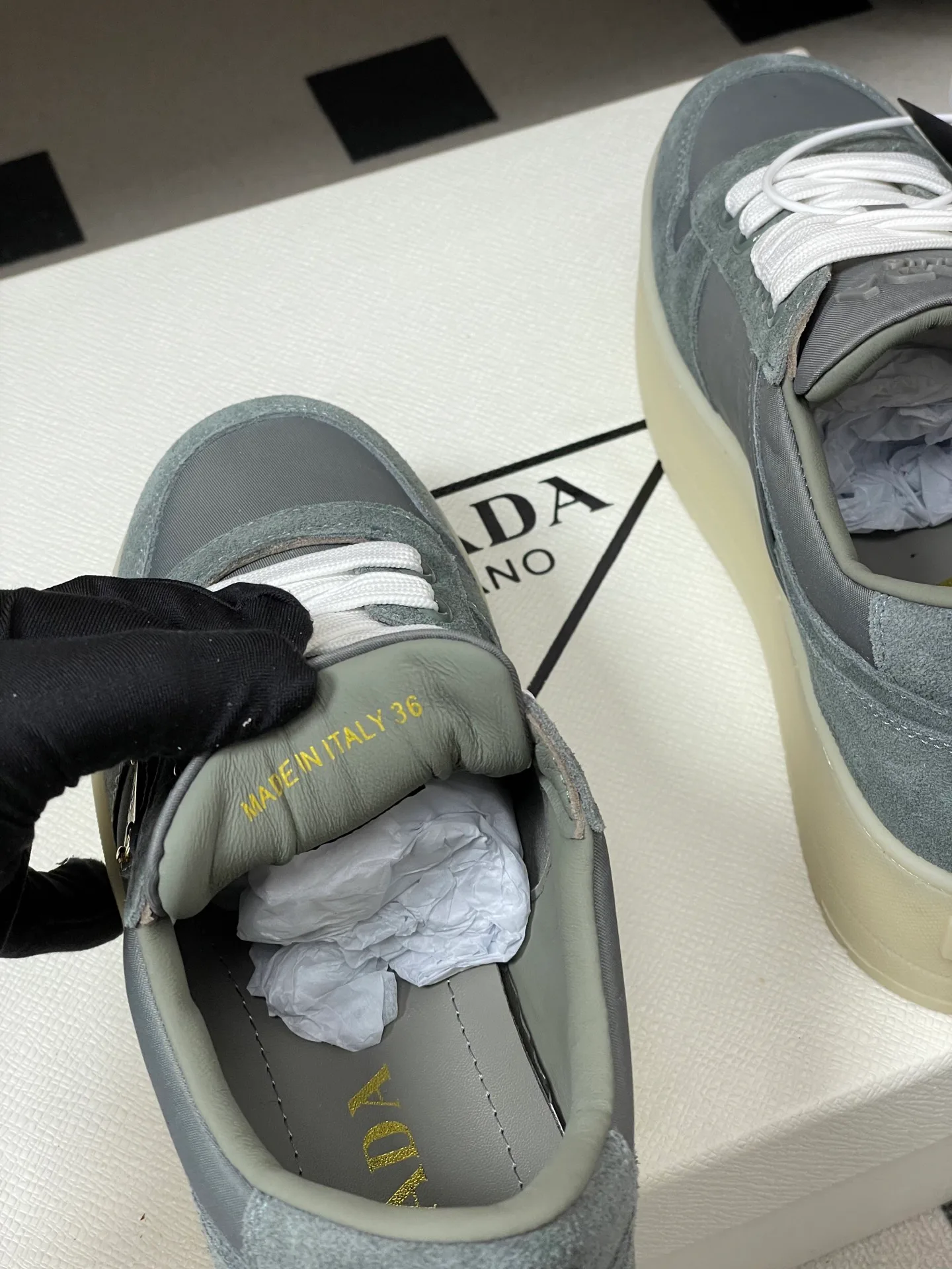 Кроссовки Женские Prada 12810943