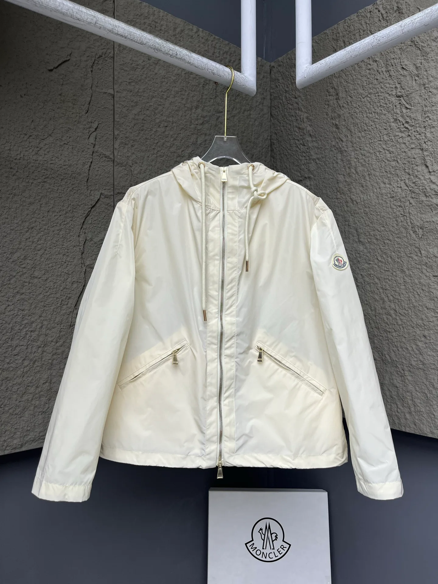 Куртки И Пуховики Женские Moncler 11862713