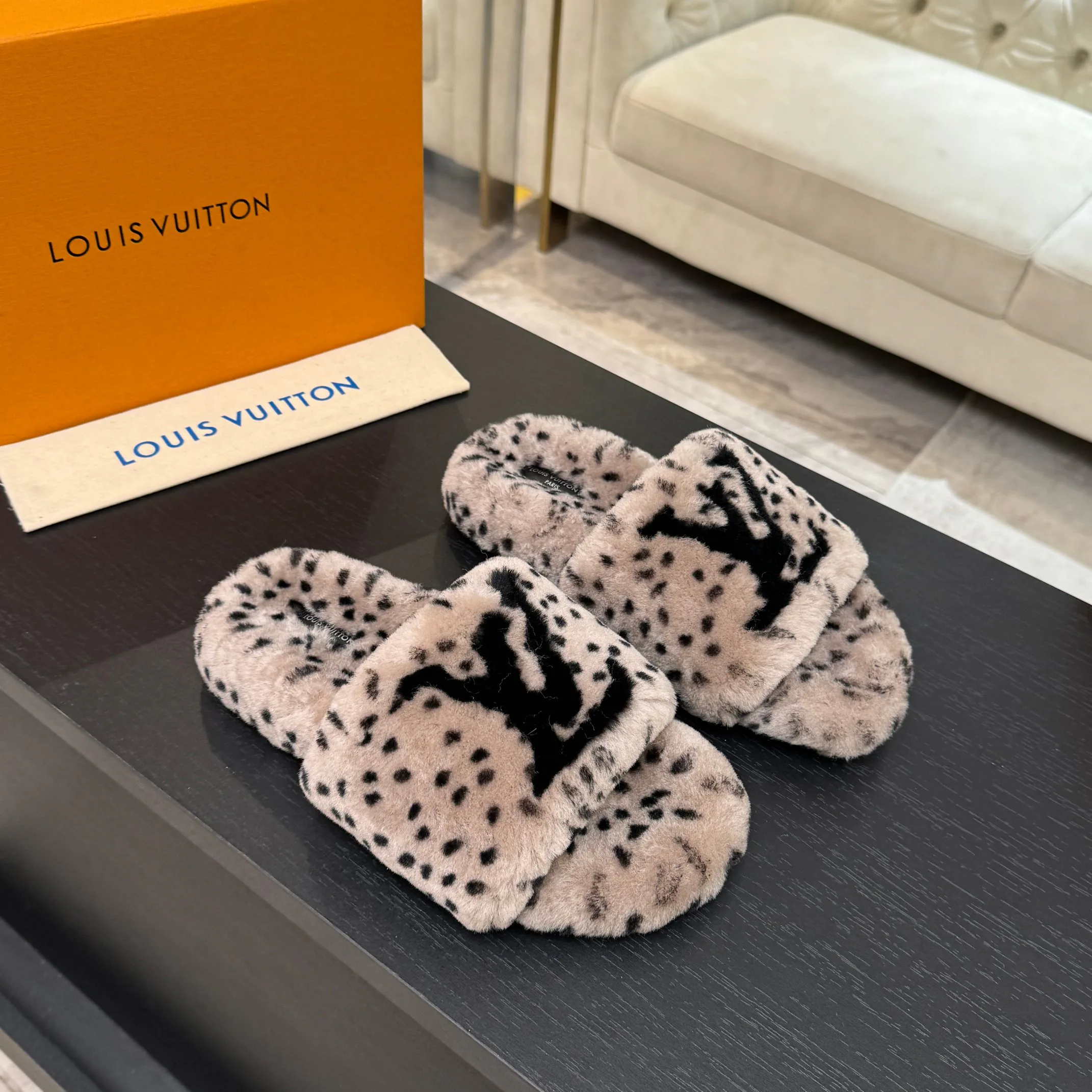 Тапочки Женские Louis Vuitton 18062767
