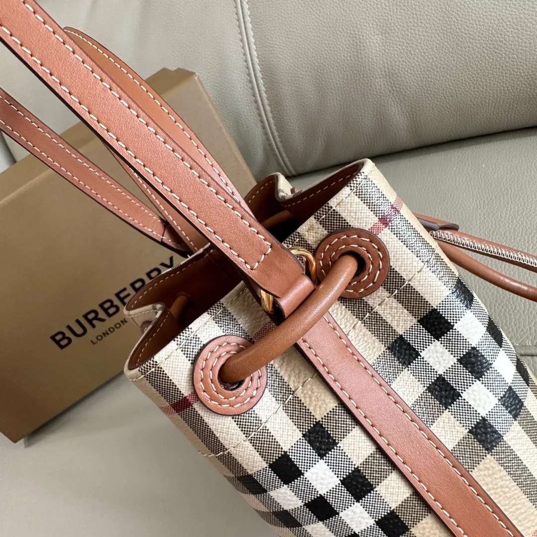 Классические Сумки Женские Burberry 11013024