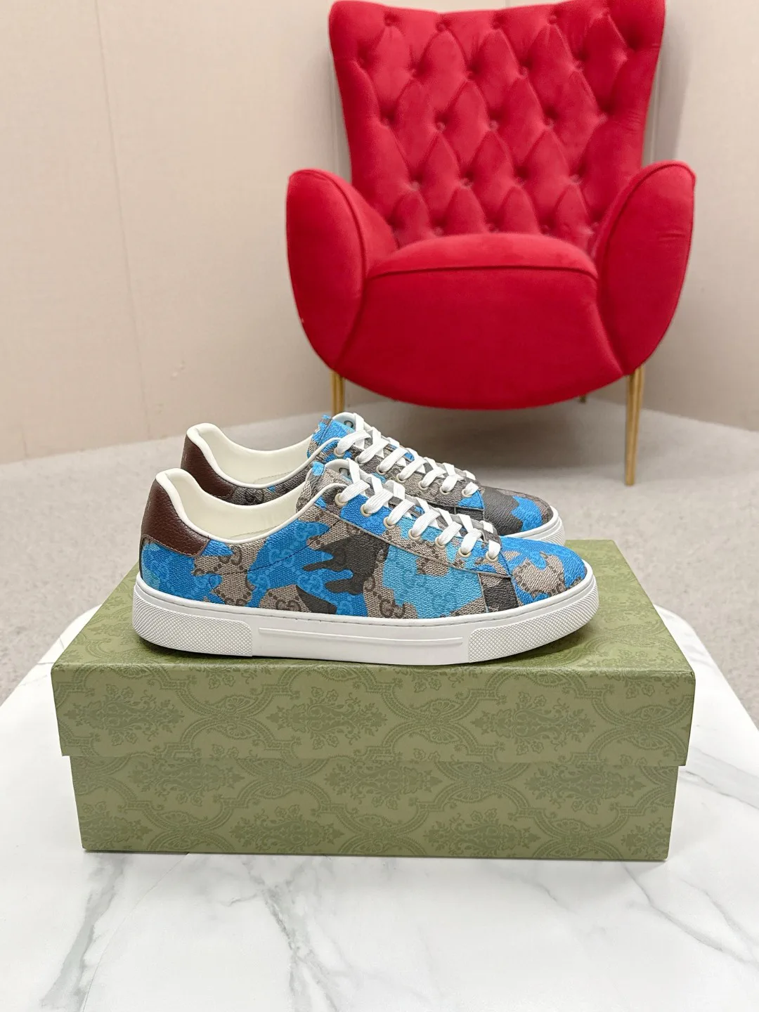 Кроссовки Женские Gucci 17620478