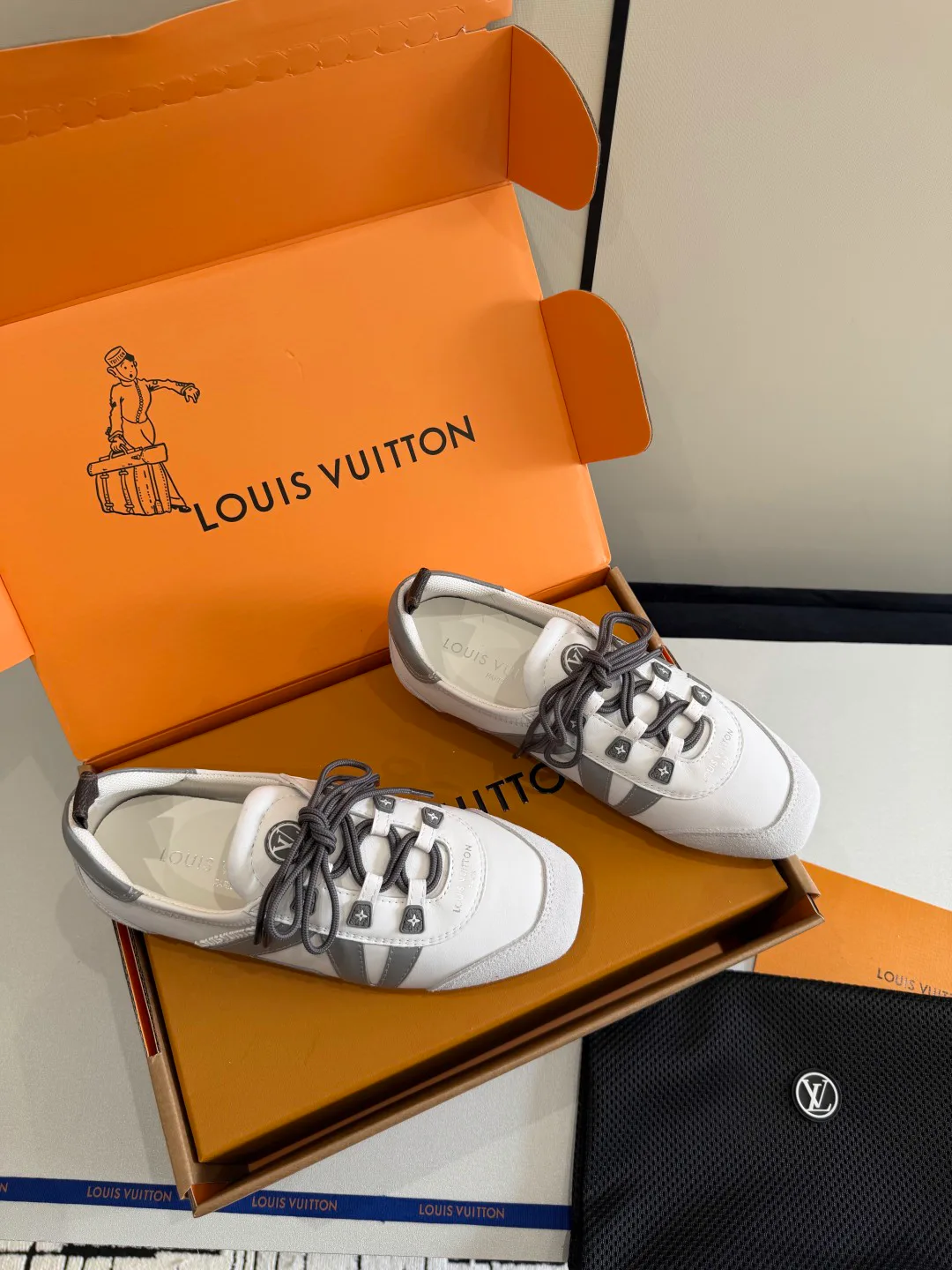 Кроссовки Женские Louis Vuitton 1451001