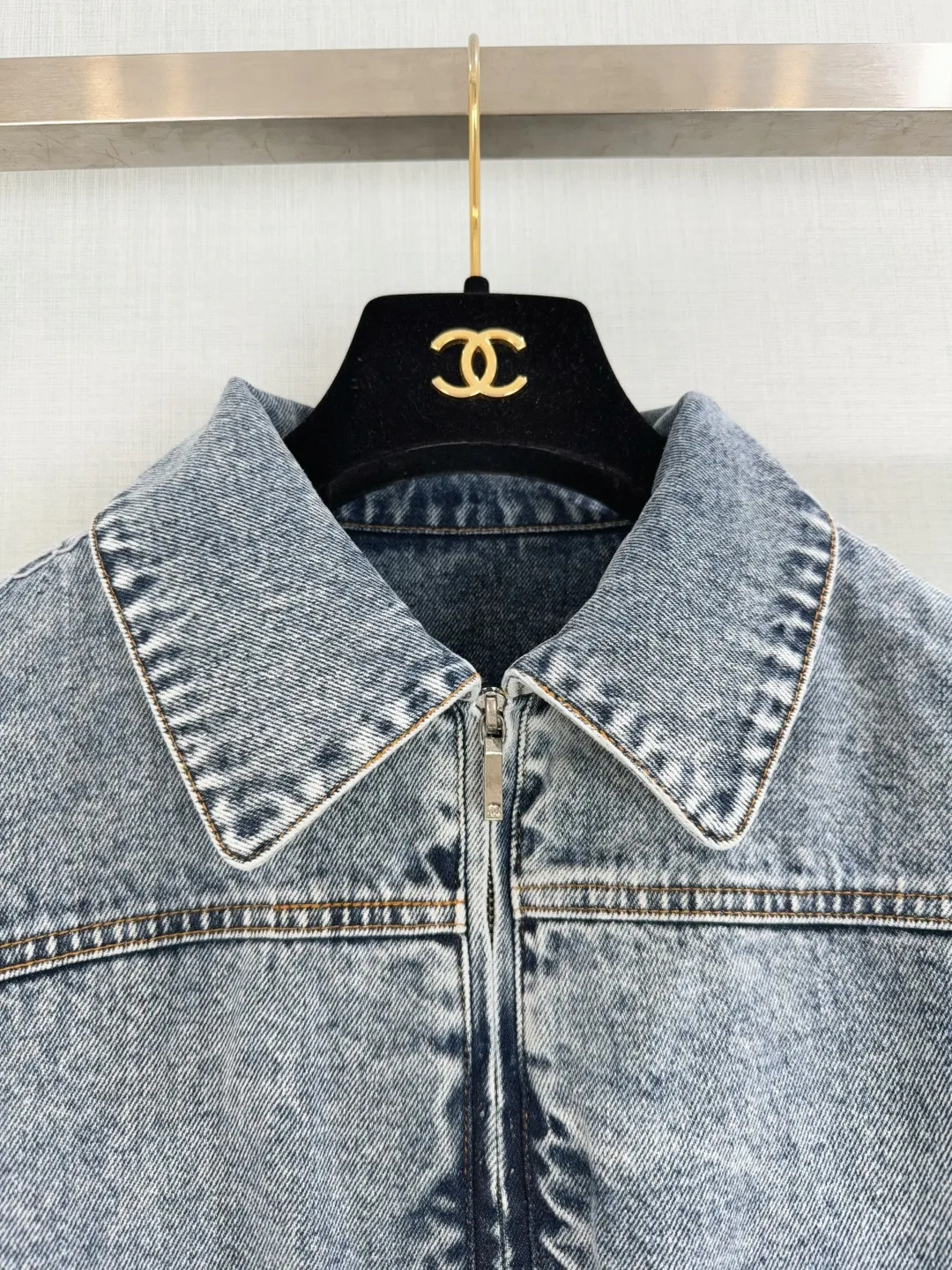 Куртки И Пуховики Женские Chanel 16887012