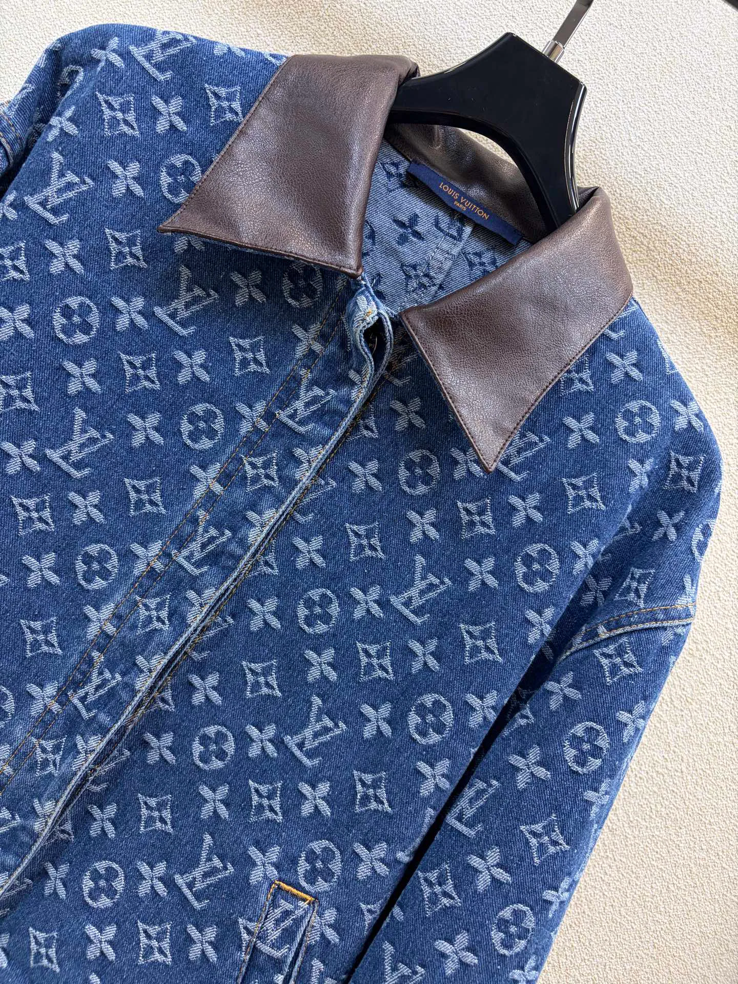 Куртки И Пуховики Женские Louis Vuitton 18506574