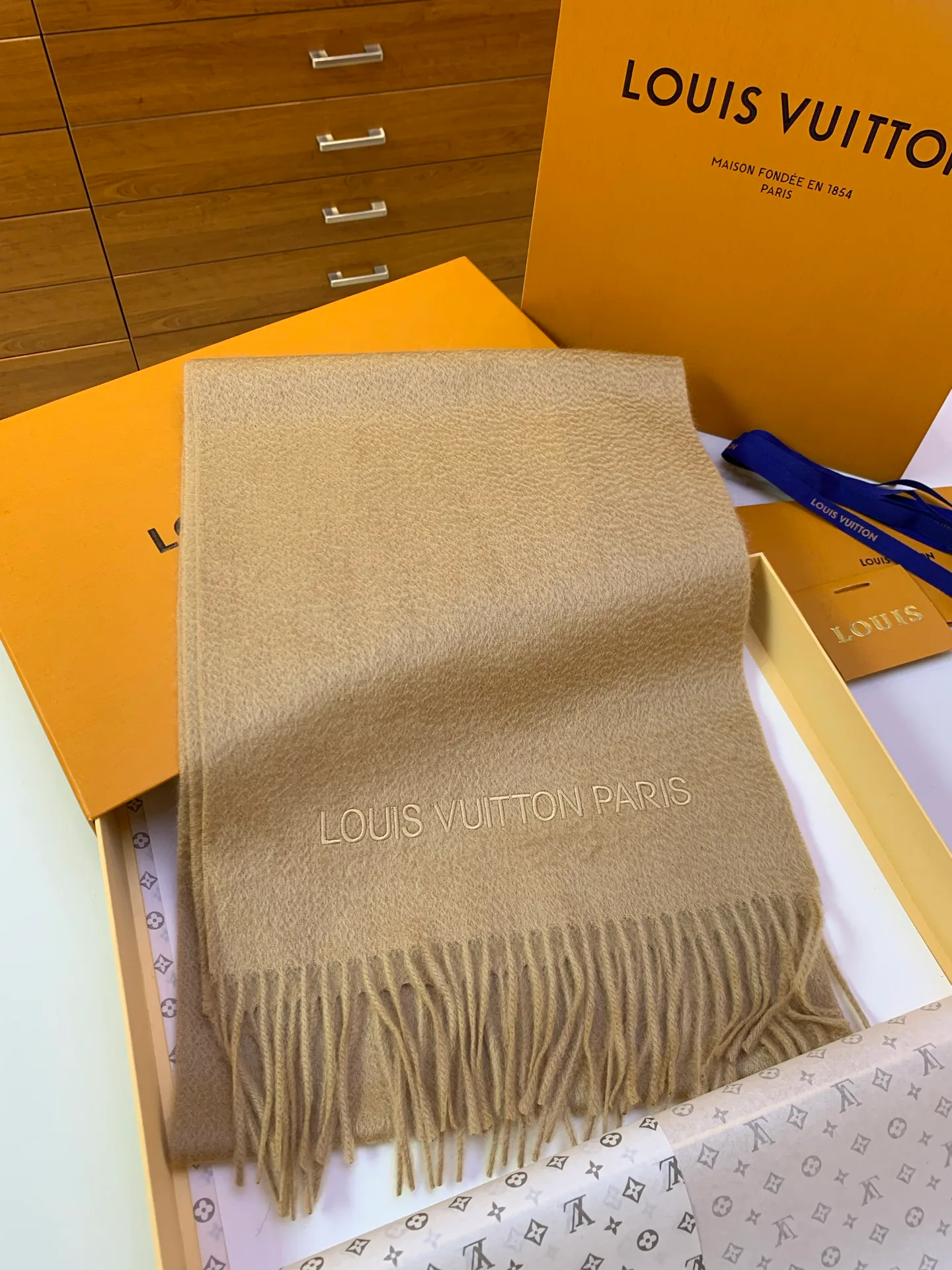 Шарфы Louis Vuitton 18637806