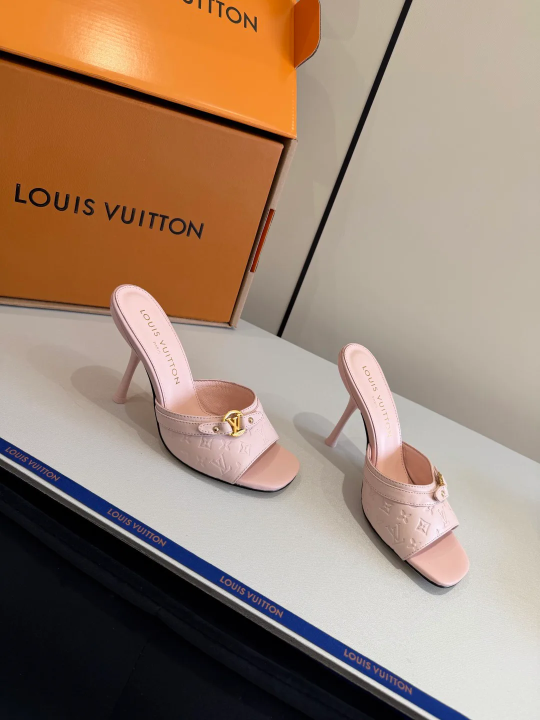 Босоножки Женские Louis Vuitton 1619371