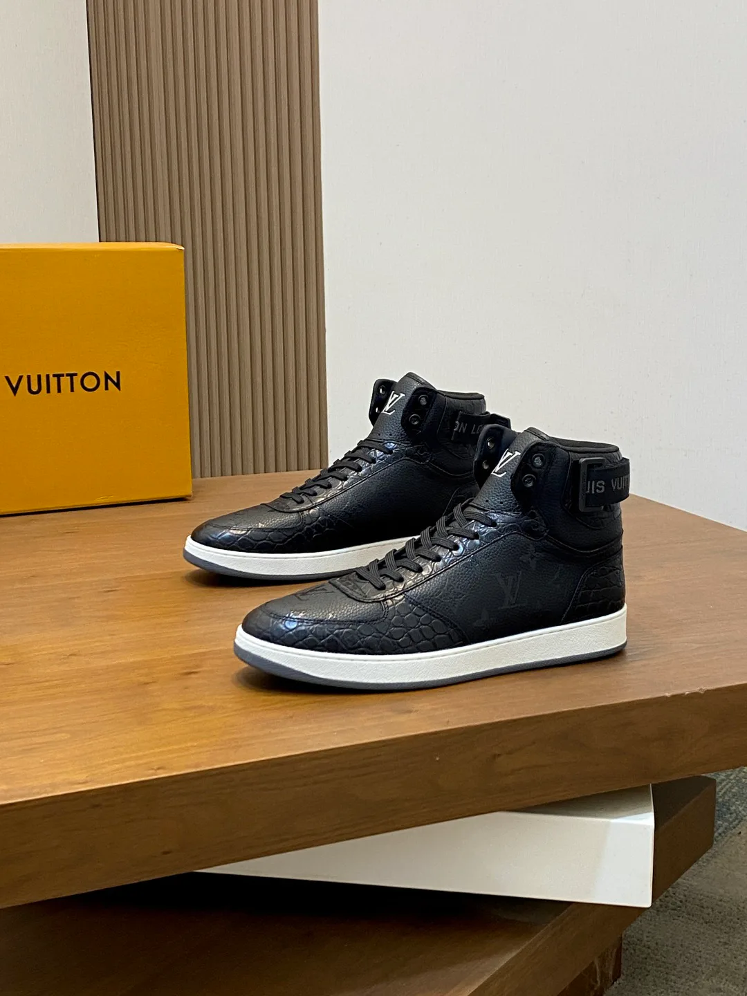 Кроссовки Мужские Louis Vuitton 18265100