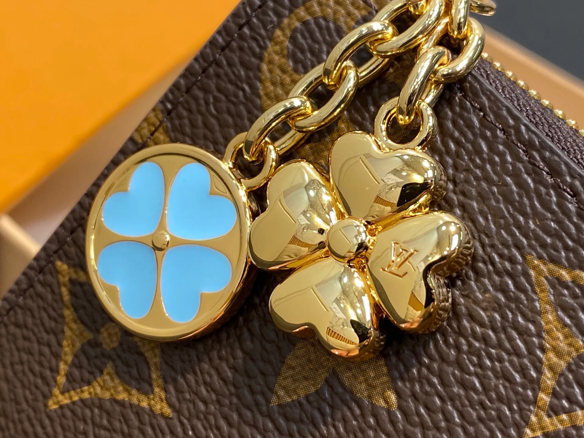 Клатчи Женские Louis Vuitton 12173468