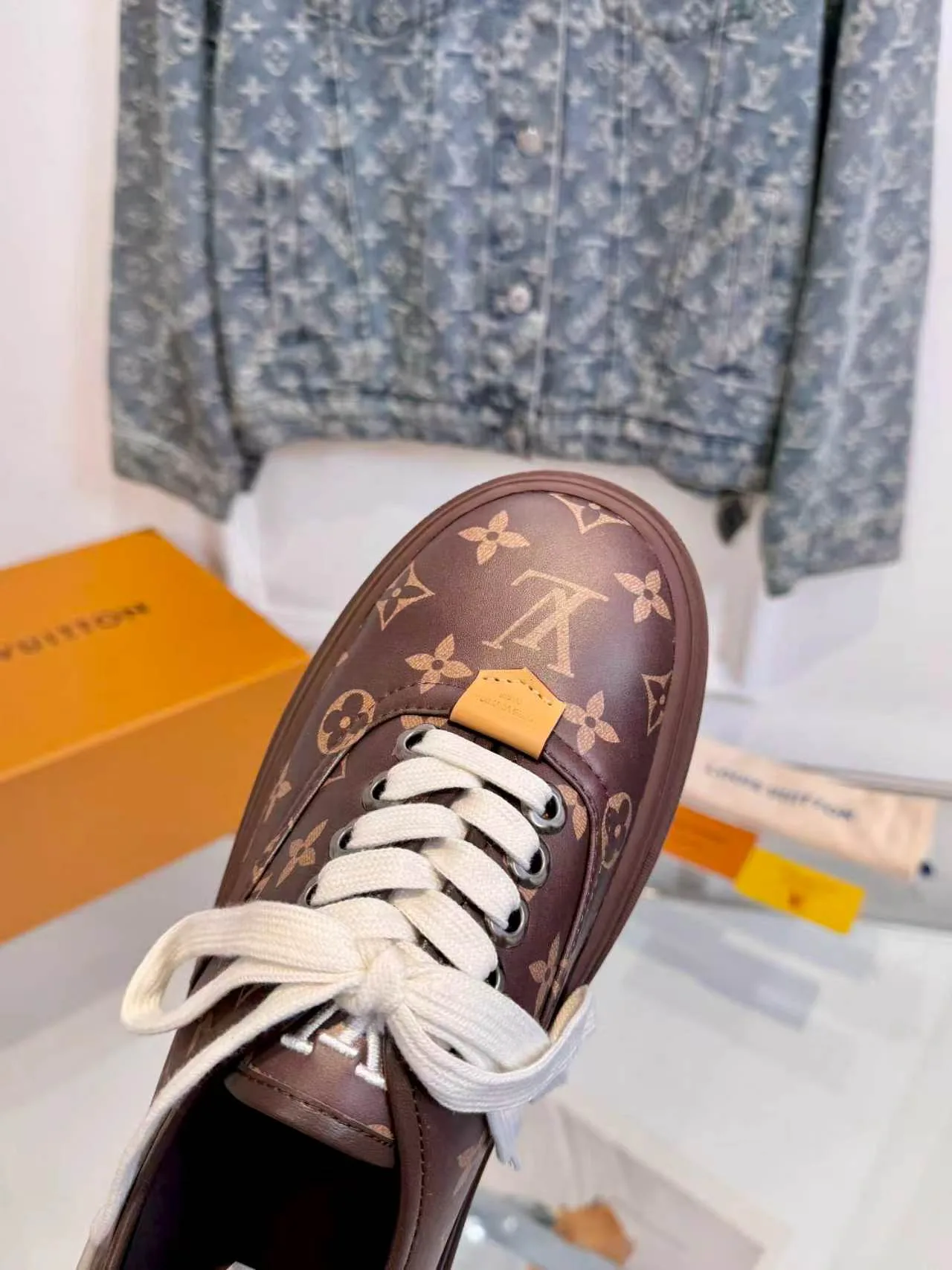 Кроссовки Женские Louis Vuitton 19526550