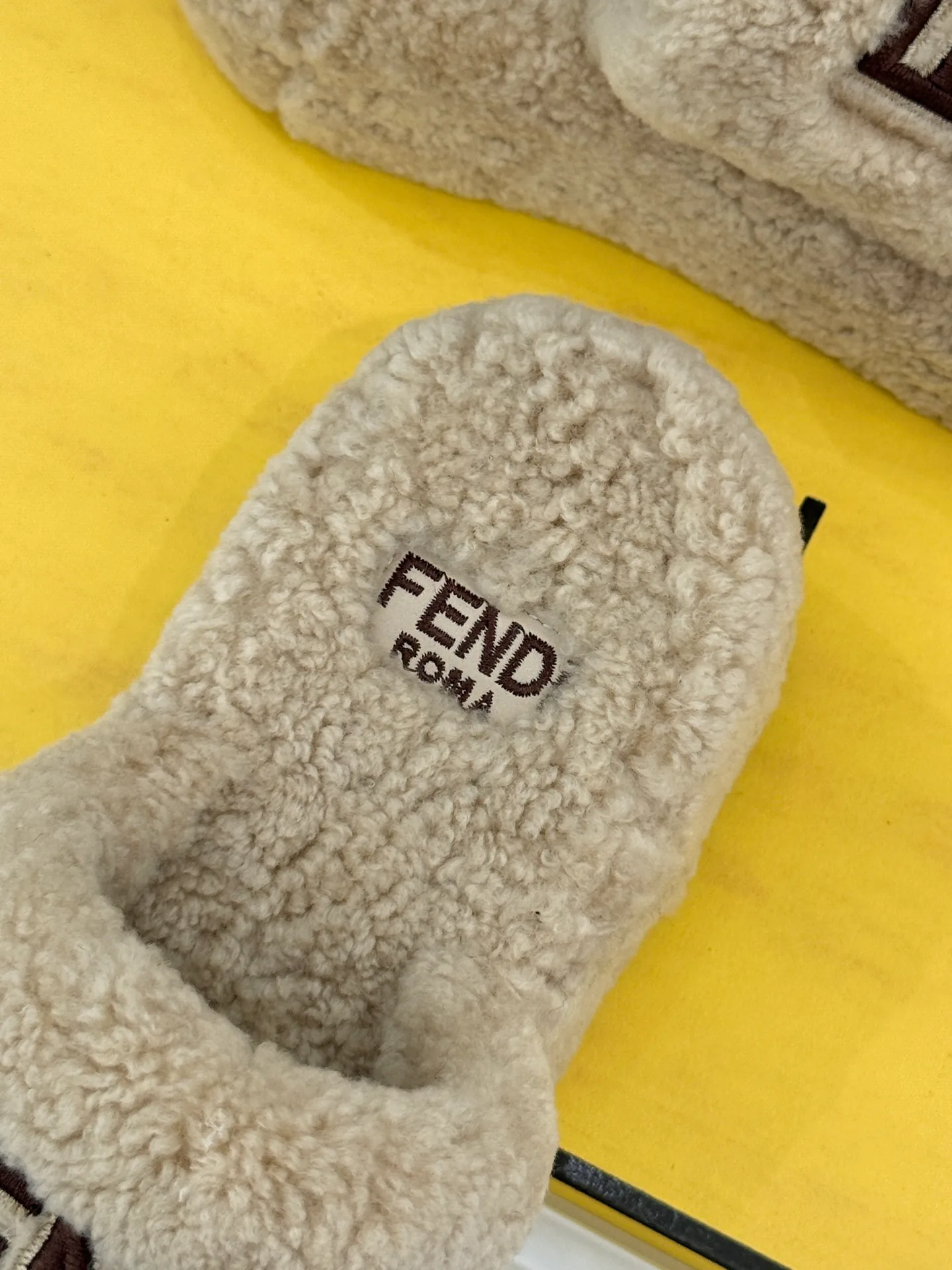 Тапочки Женские Fendi 18154669