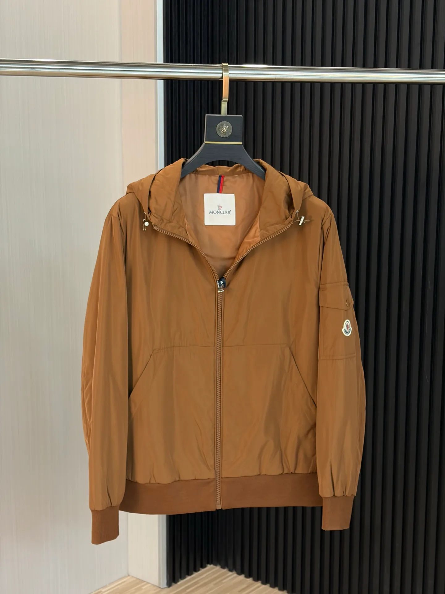Куртки И Пуховики Мужские Moncler 18218450