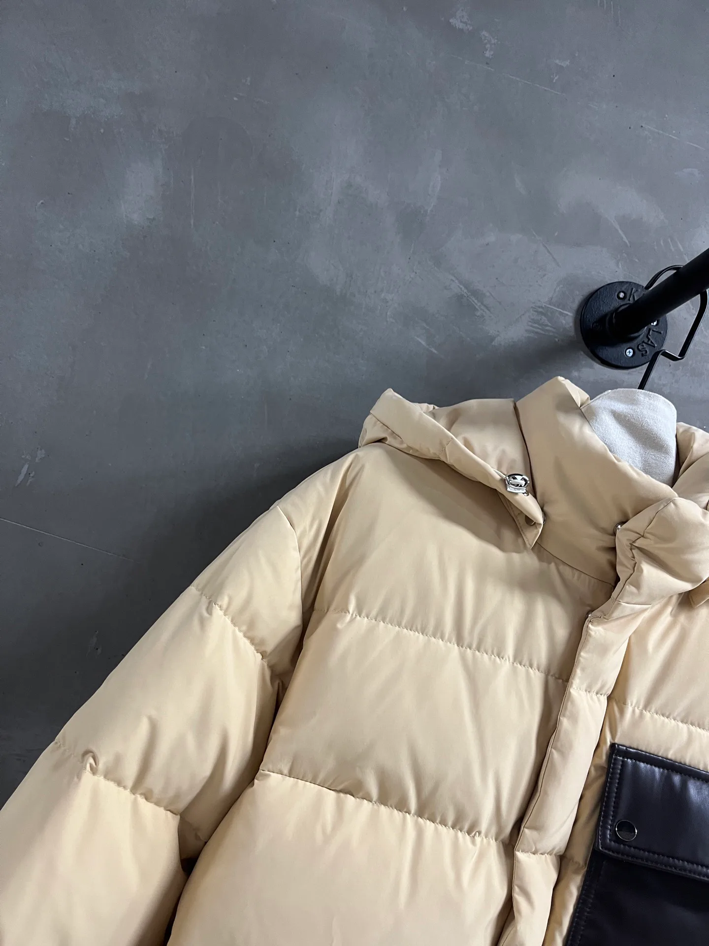 Куртки И Пуховики Женские Bottega Veneta 359000