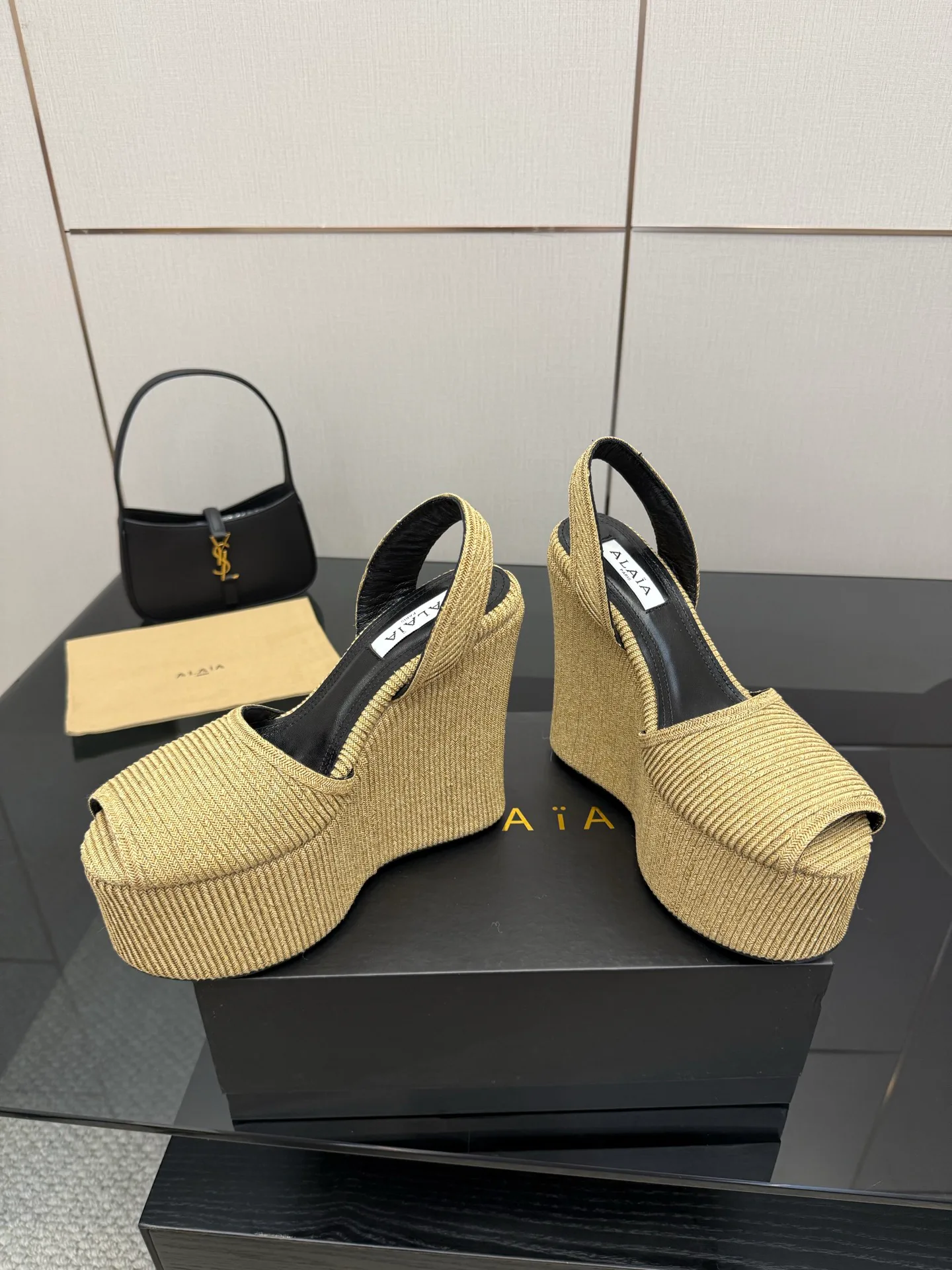 Босоножки Женские Alaia 47023