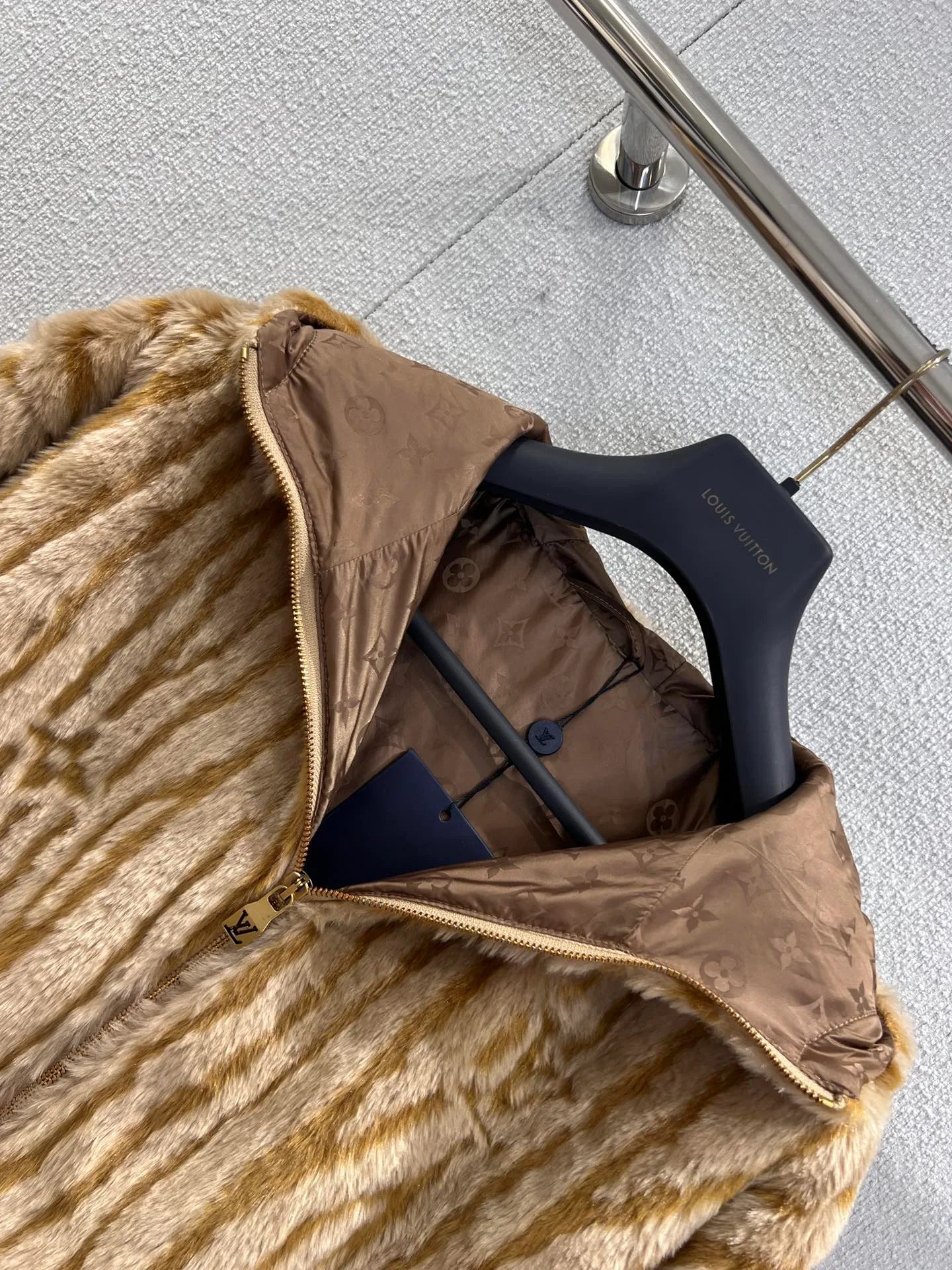 Куртки И Пуховики Женские Louis Vuitton 502416