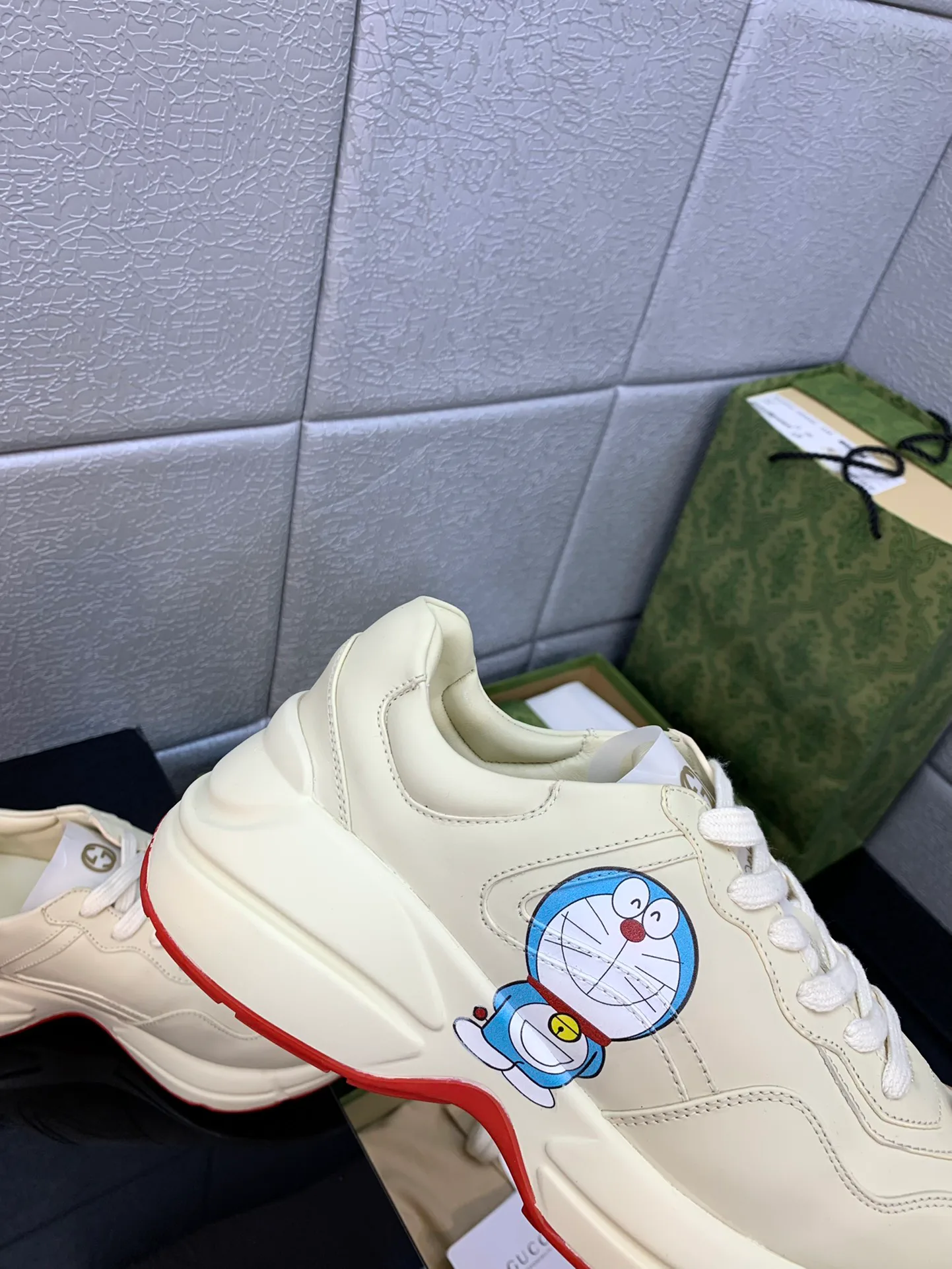 Кроссовки Женские Gucci 13080126