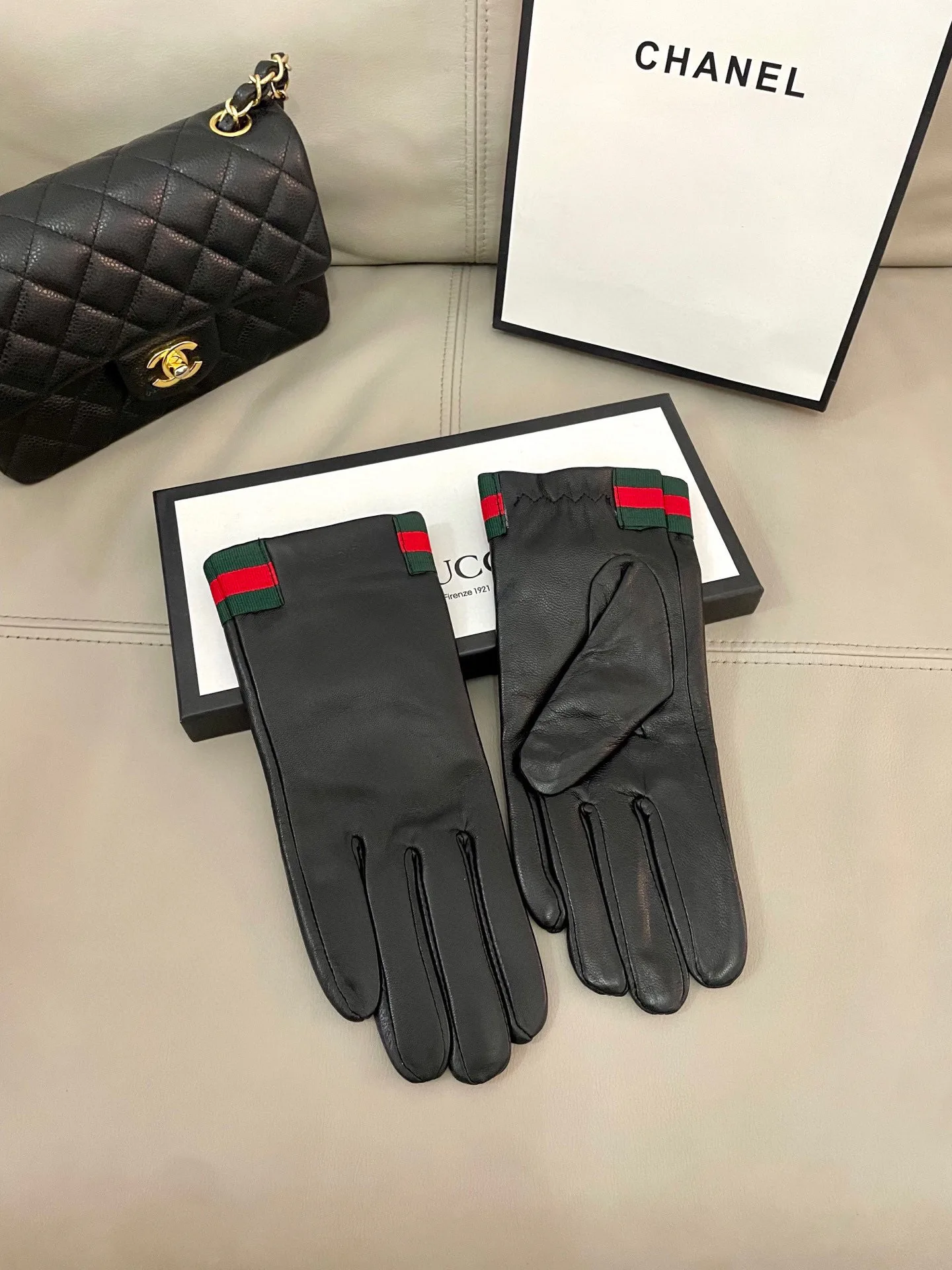 Перчатки Gucci 1337979