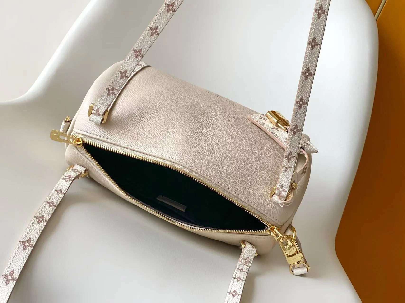 Классические Сумки Женские Louis Vuitton 17813547