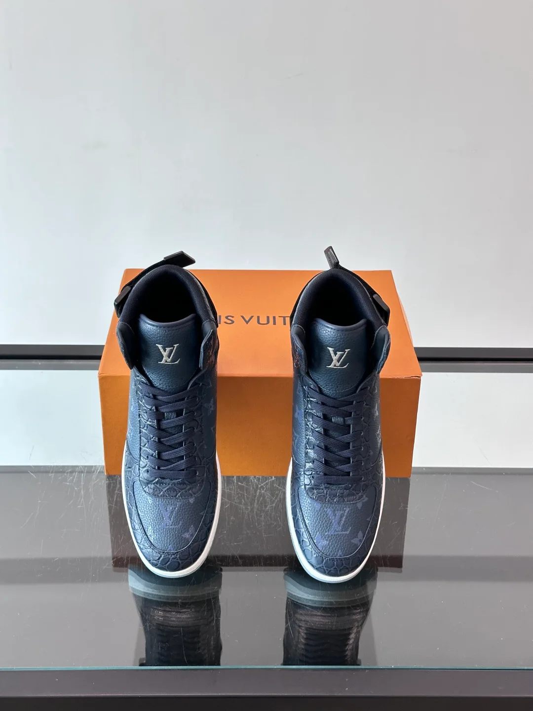 Кроссовки Мужские Louis Vuitton 18400603