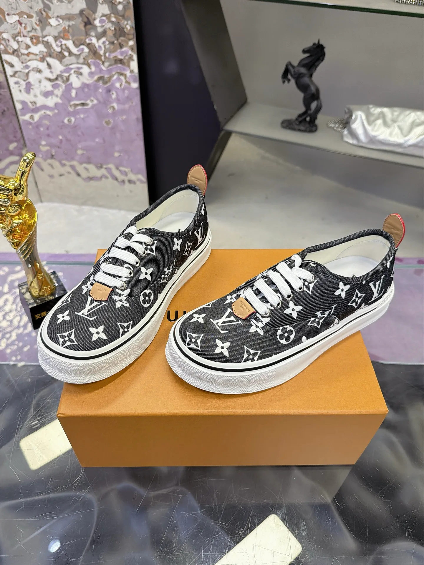 Кроссовки Мужские Louis Vuitton 17930908
