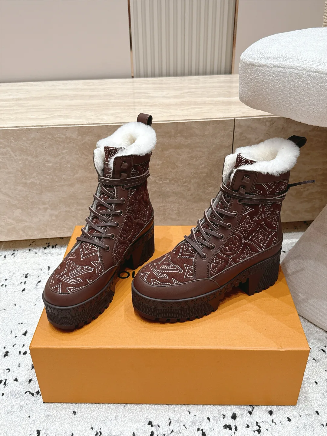 Ботинки Женские Louis Vuitton 18498030