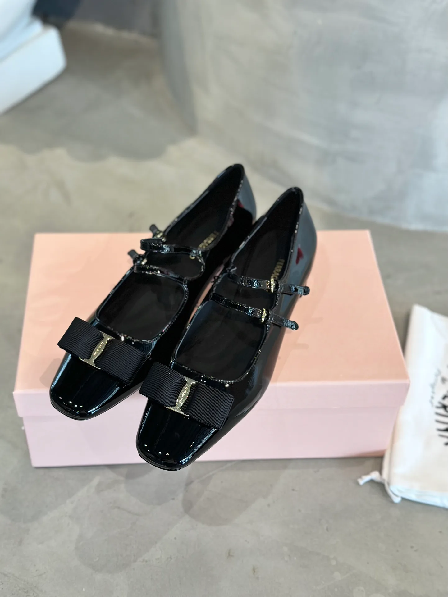 Туфли Женские Salvatore Ferragamo 13368386