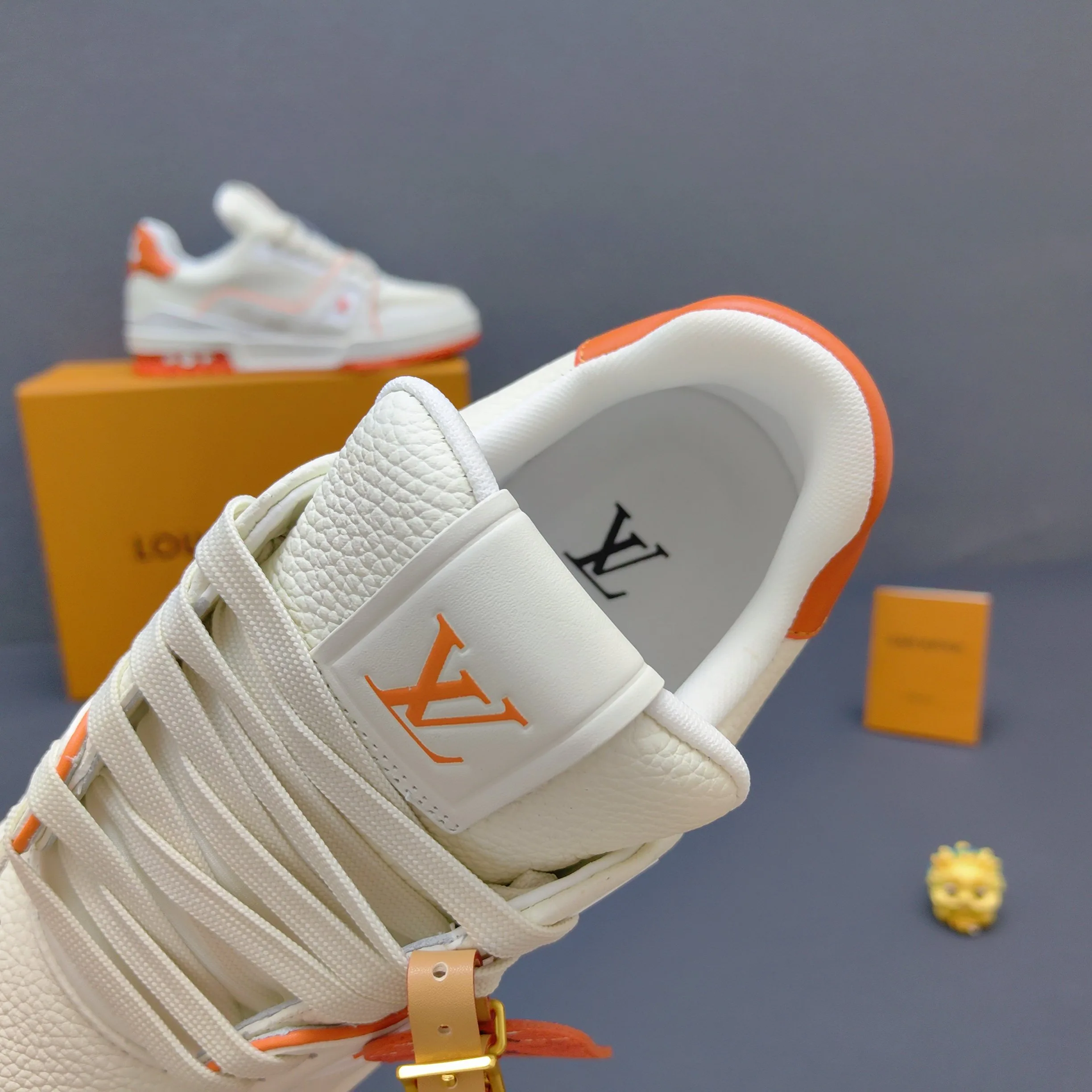 Кроссовки Женские Louis Vuitton 17725120