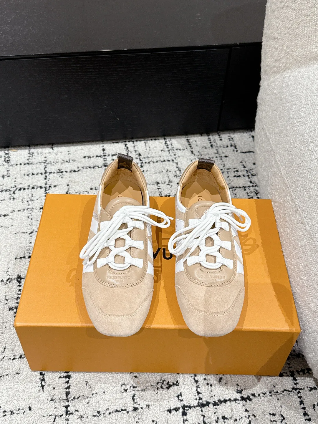 Кроссовки Женские Louis Vuitton 18409746