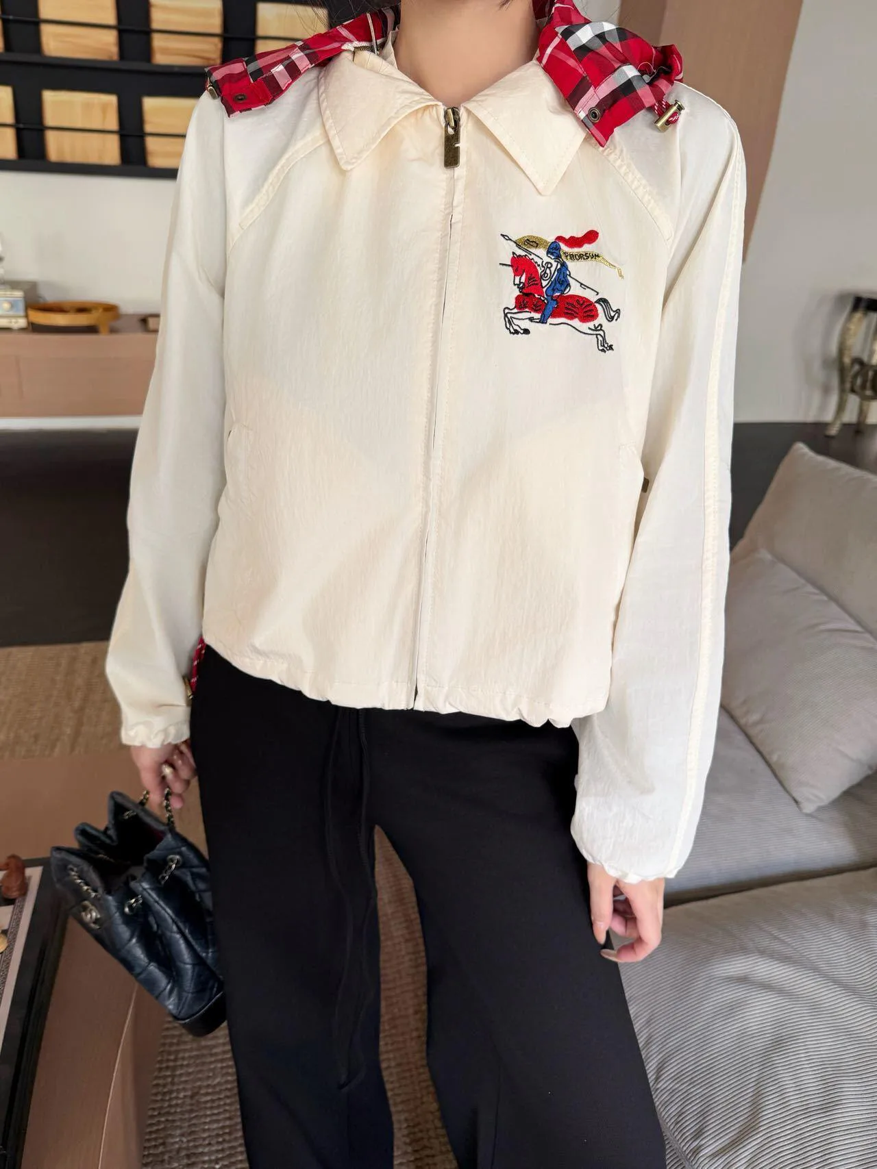 Куртки И Пуховики Женские Burberry 13420101