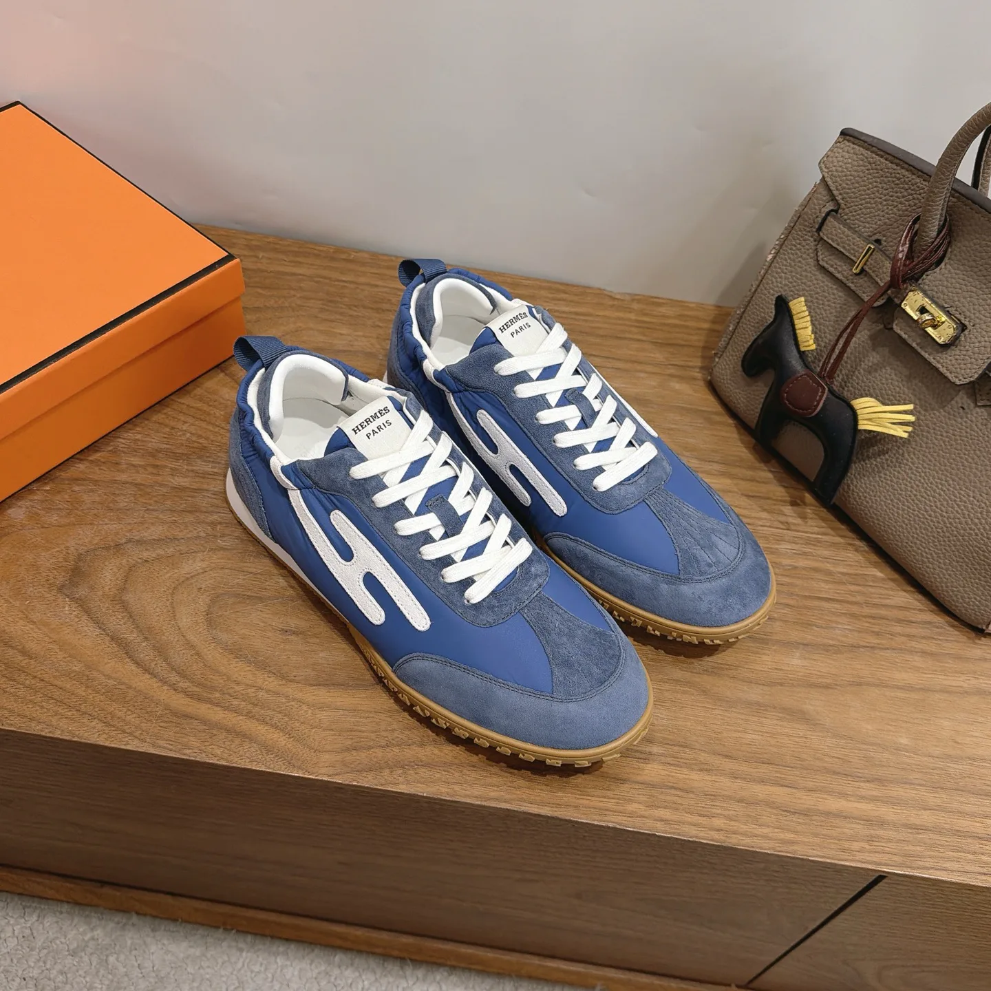 Кроссовки Женские Hermes 18230834
