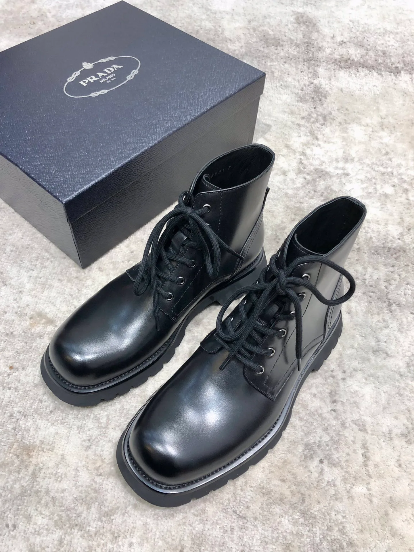 Ботинки Мужские Prada 18257085