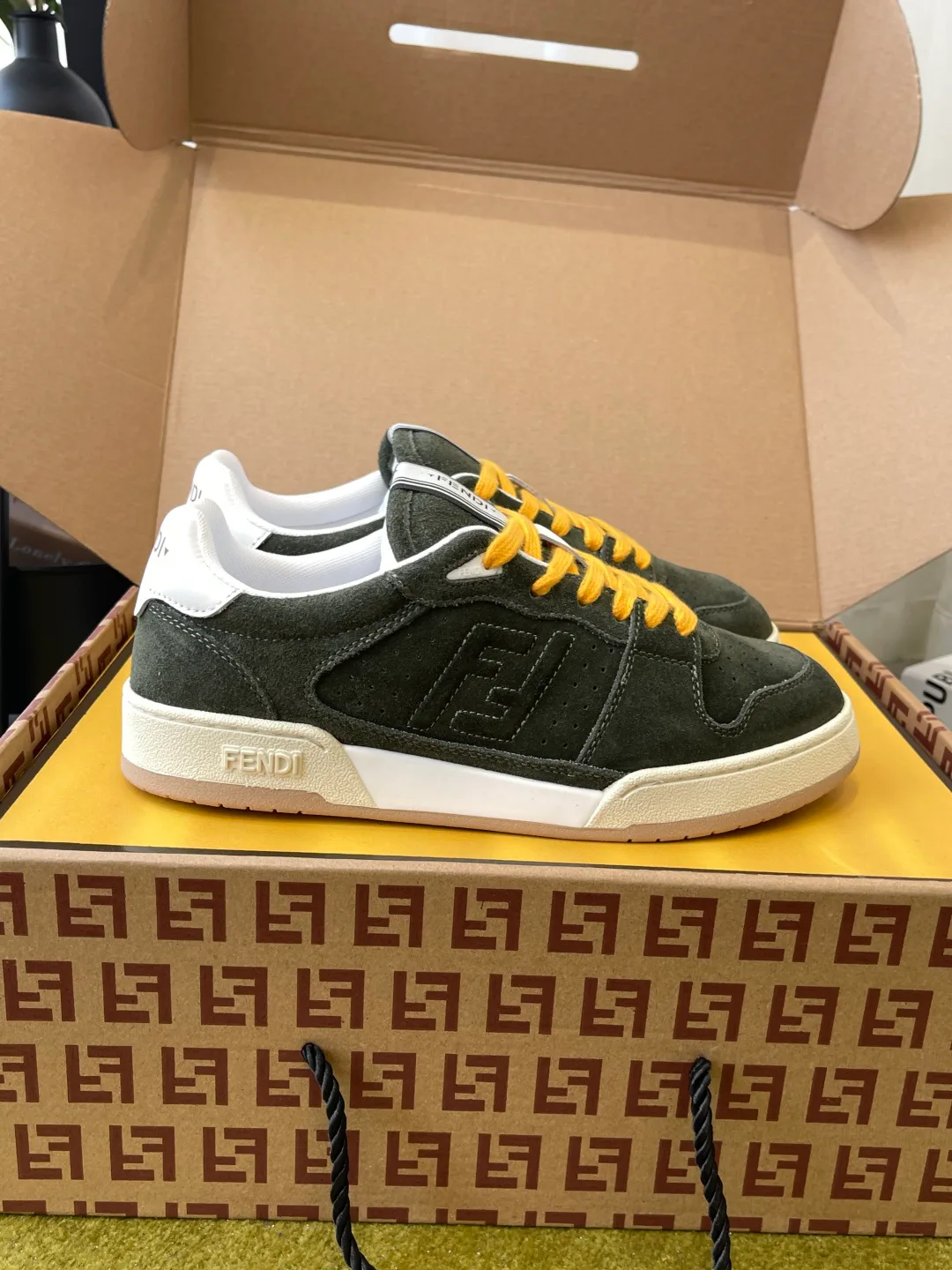 Кроссовки Женские Fendi 18737572