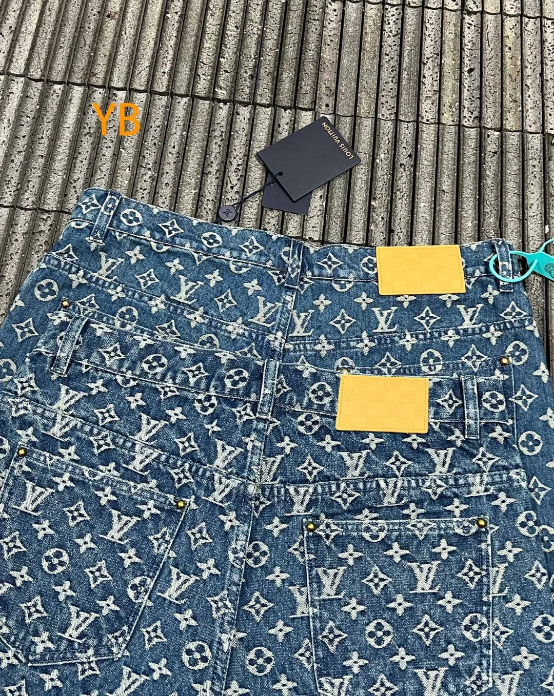 Шорты Мужские Louis Vuitton 13077110