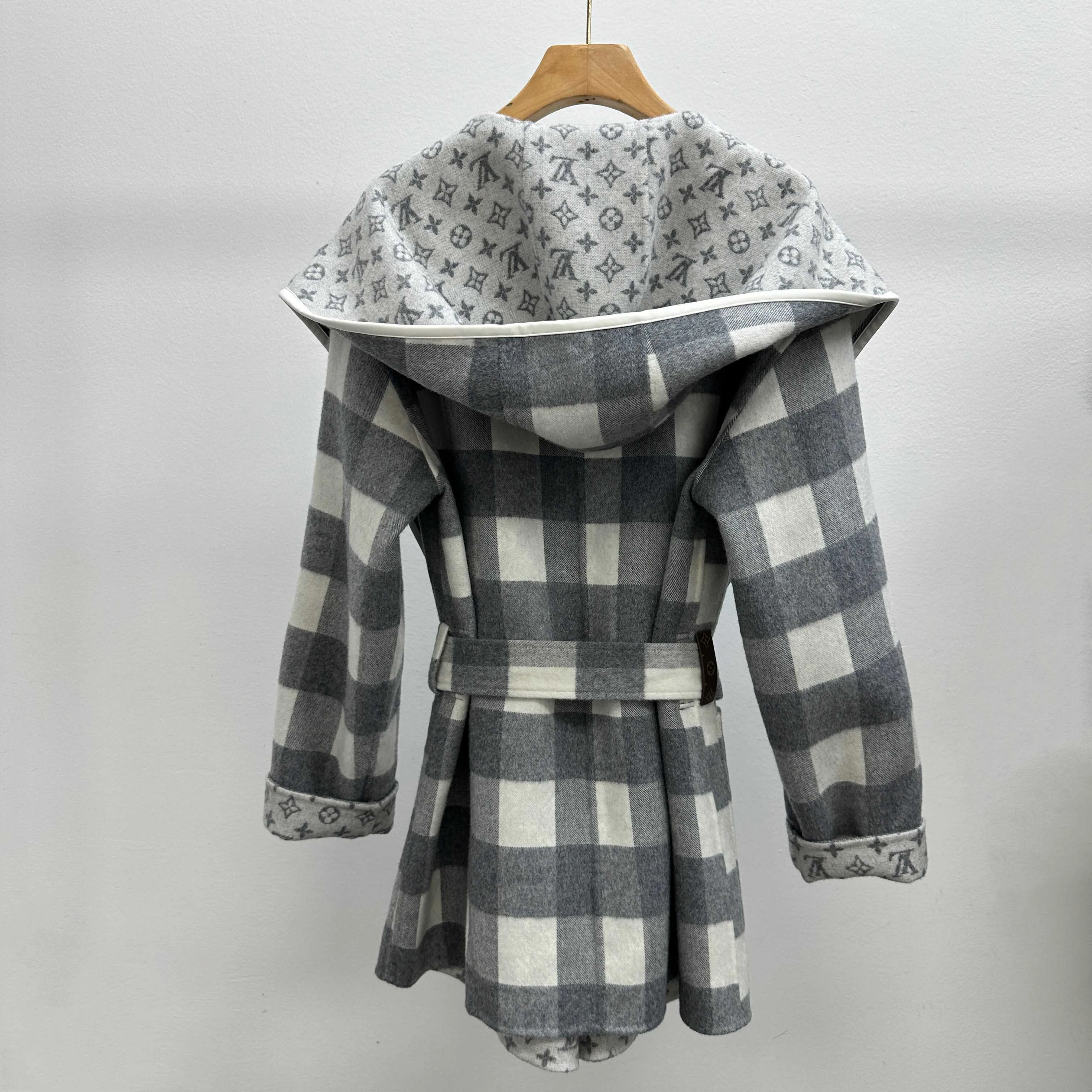 Пальто Женские Louis Vuitton 18742931