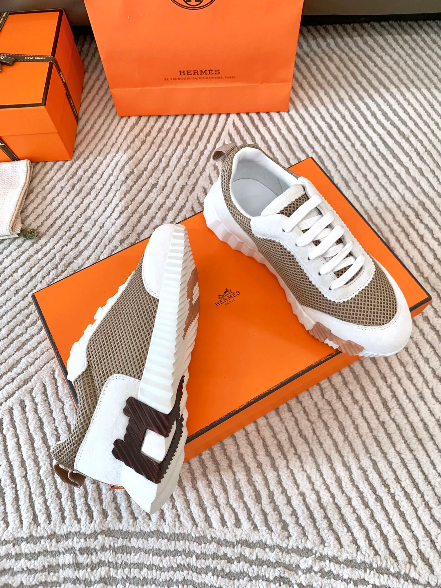 Кроссовки Женские Hermes 18485823
