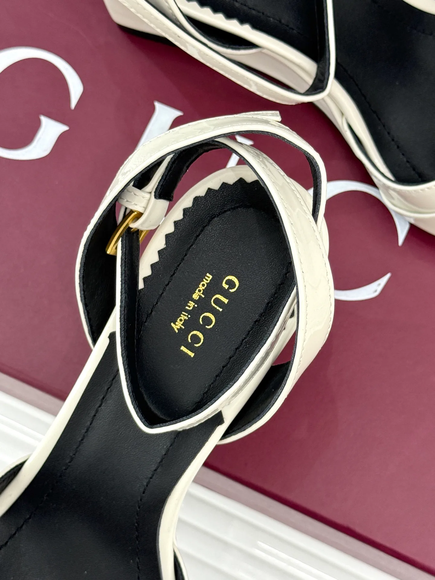 Босоножки Женские Gucci 18034497